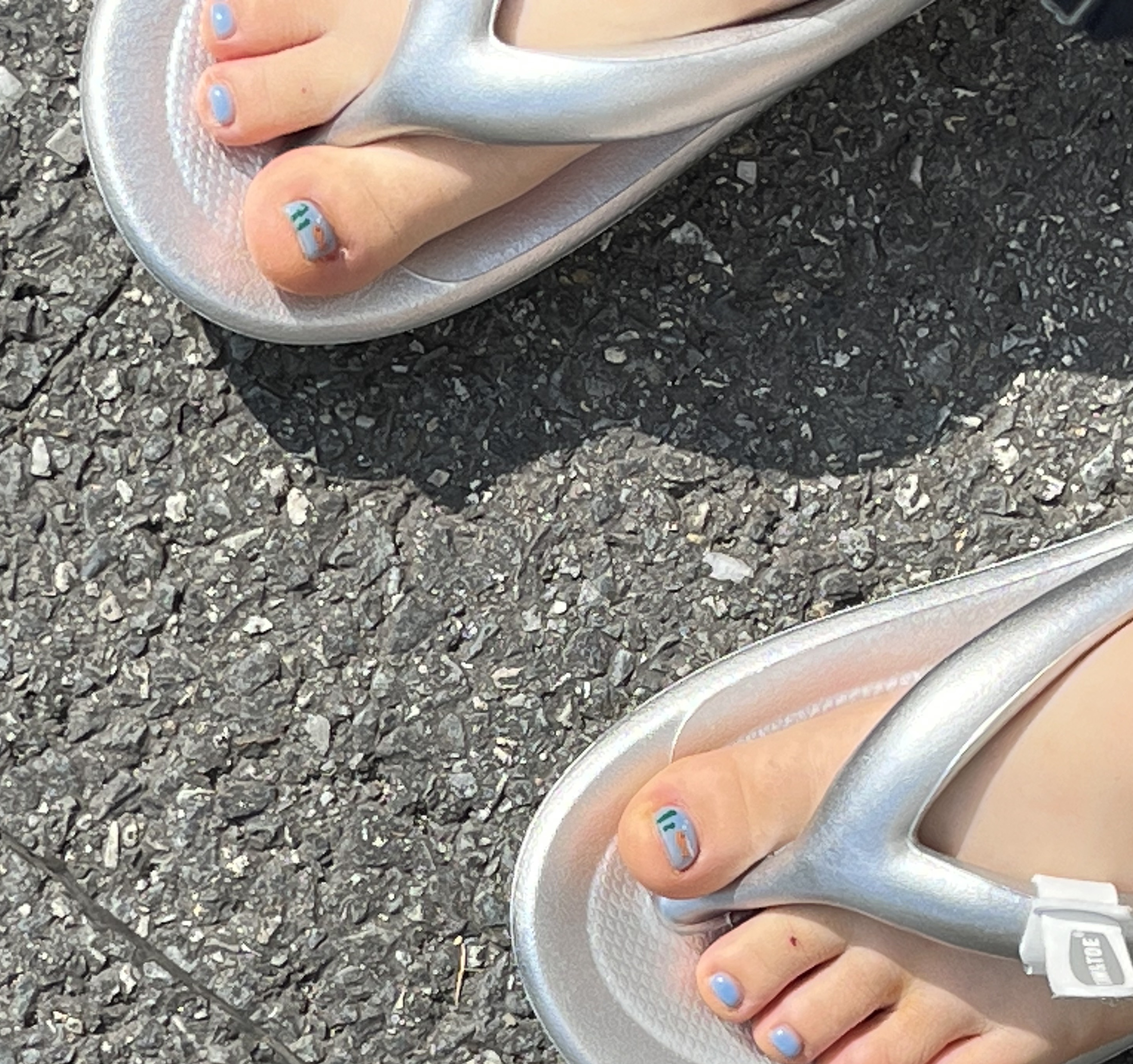 Taw&Toe Flip Flop Zerovity OG Light Silver 착용 스타일