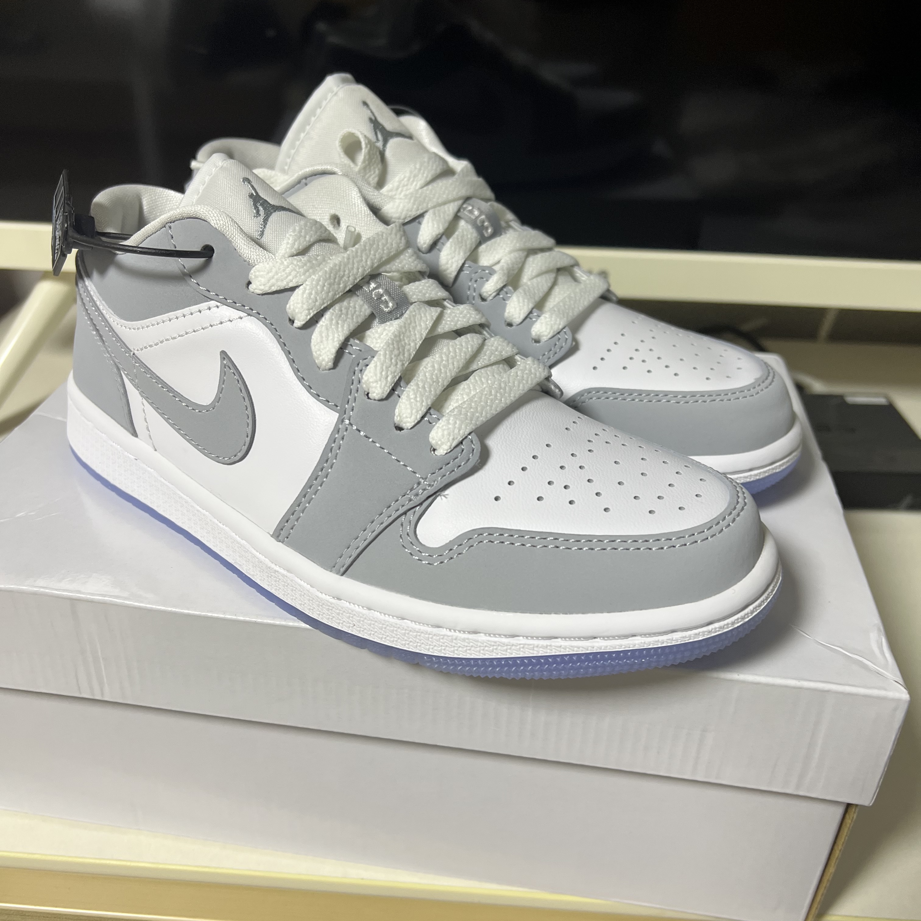 (W) Jordan 1 Low White Wolf Grey 착용 스타일