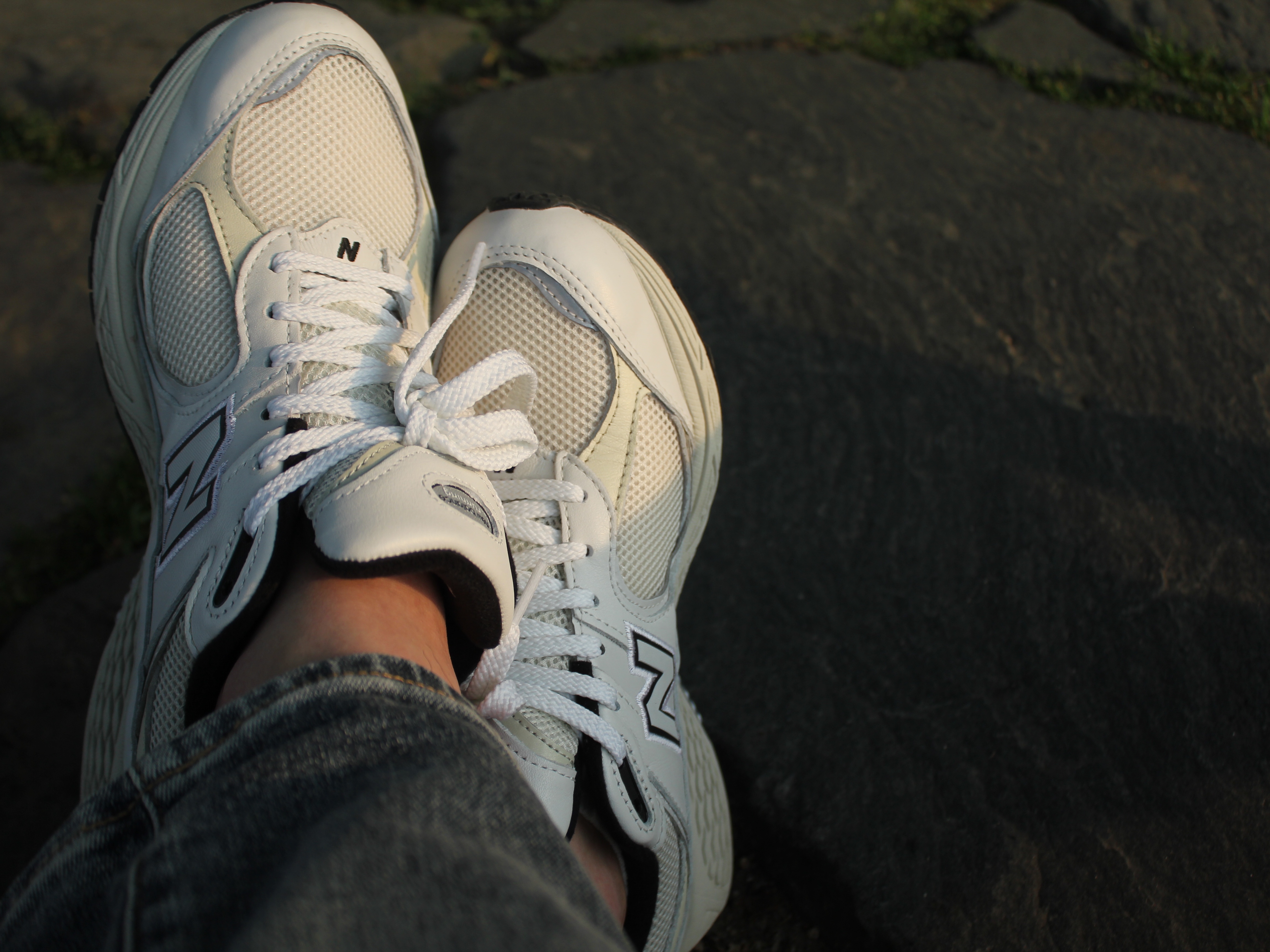 New Balance 2002R White 착용 스타일 - 1