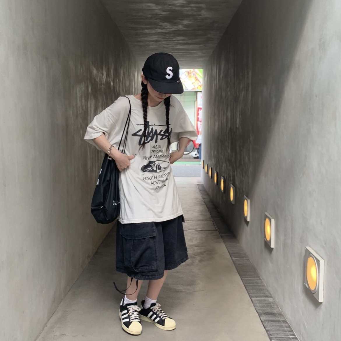 Adidas Superstar 82 Black White, Supreme Pigment Print S Logo 6-Panel Black - 22FW 착용 스타일 - 2