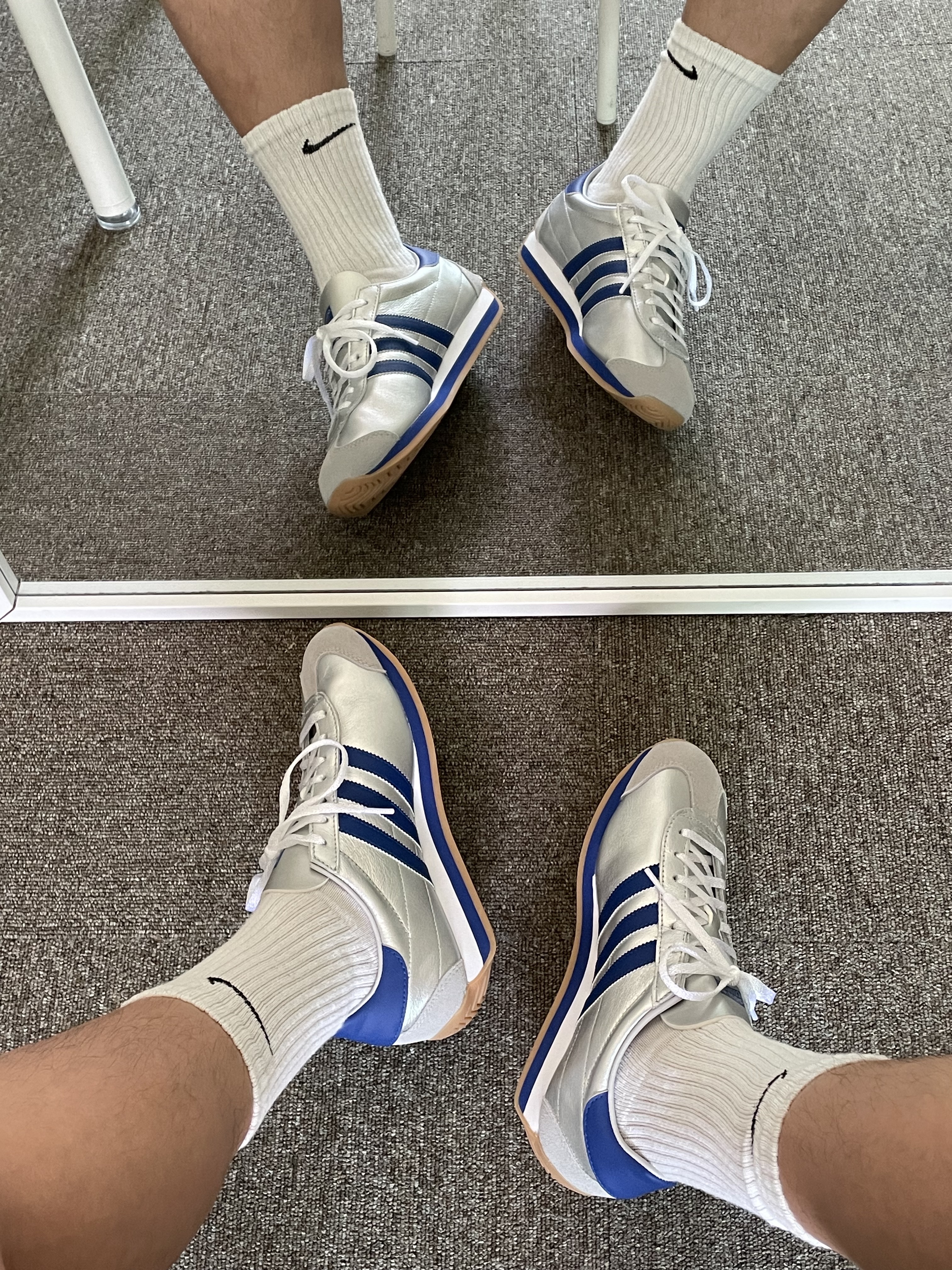 Adidas Country OG Matte Silver Bright Blue 착용 스타일 - 4