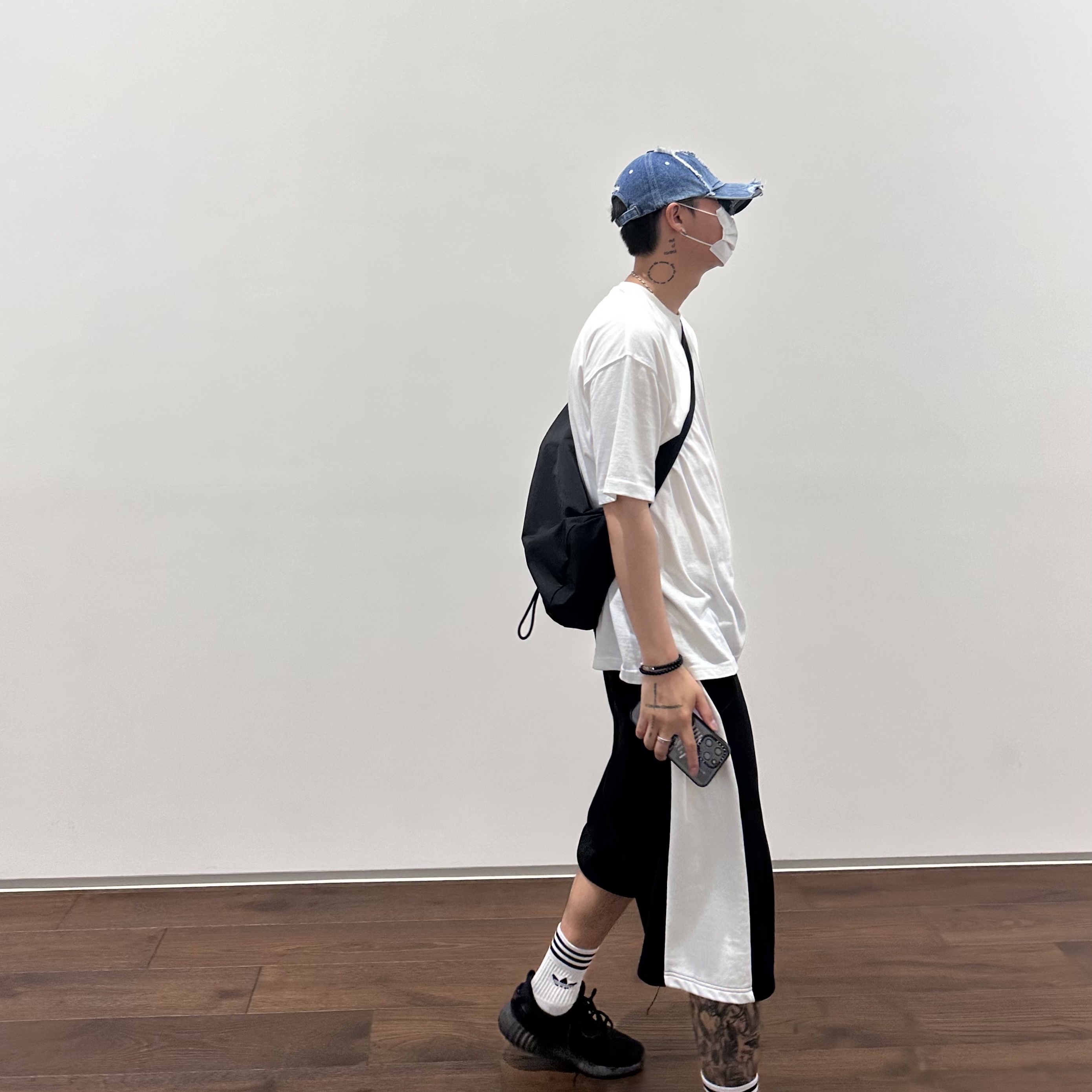 [KREAM 단독] Etce Damaged Denim Cap Blue, Adidas Yeezy Boost 350 V2 Black Red 2020 착용 스타일 - 2