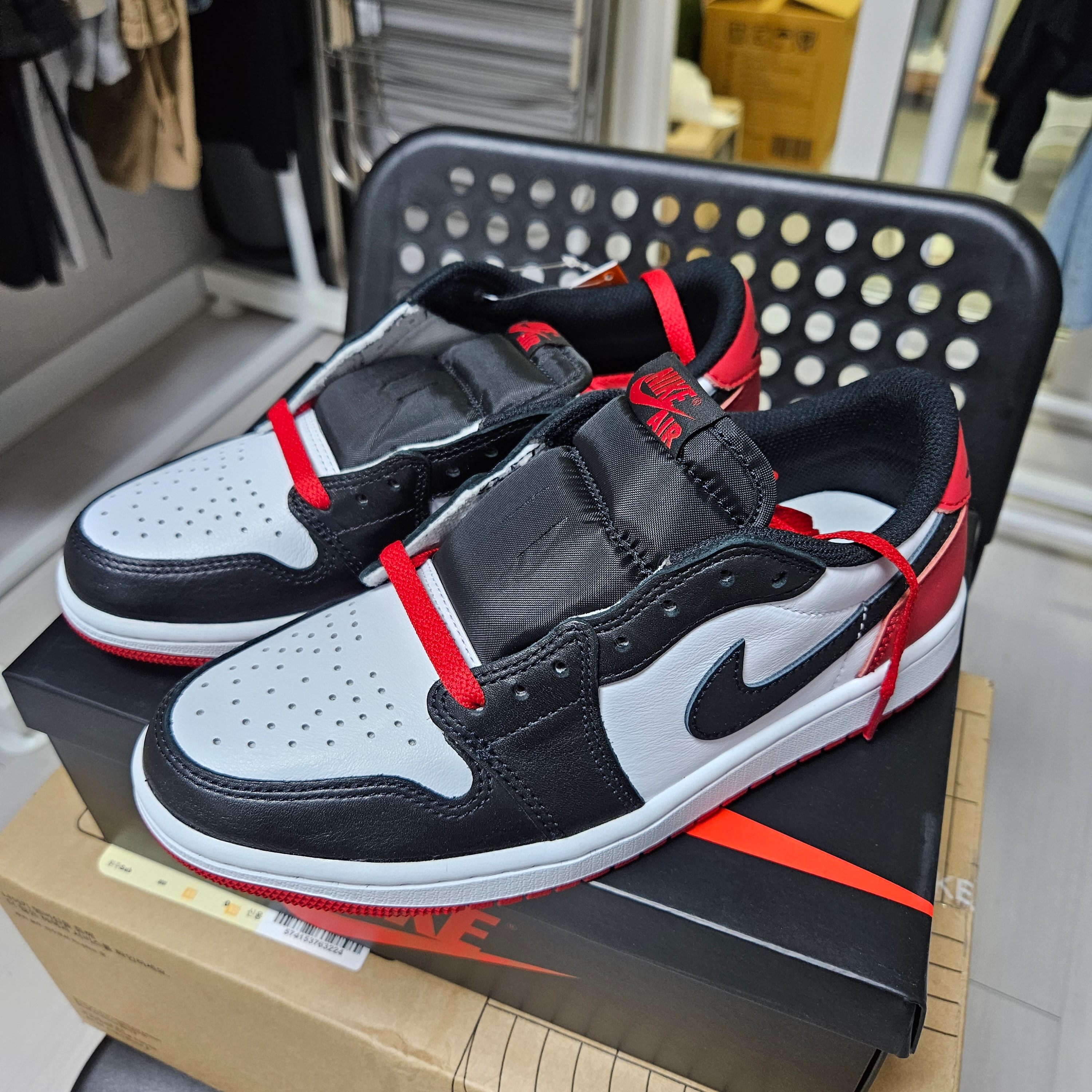 Jordan 1 Retro Low OG Black Toe 착용 스타일 - 2