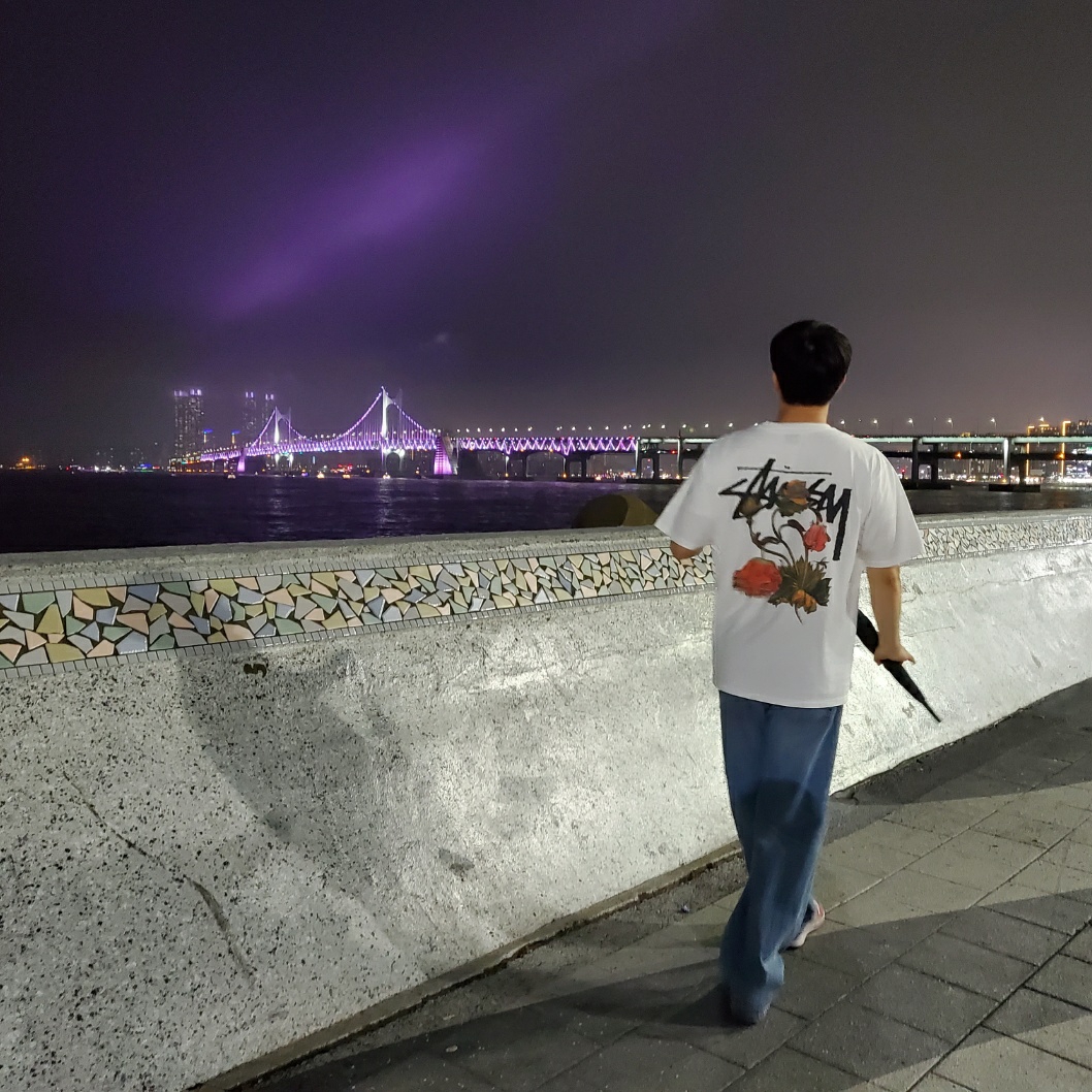 Stussy Withered Flower T-Shirt White 착용 스타일