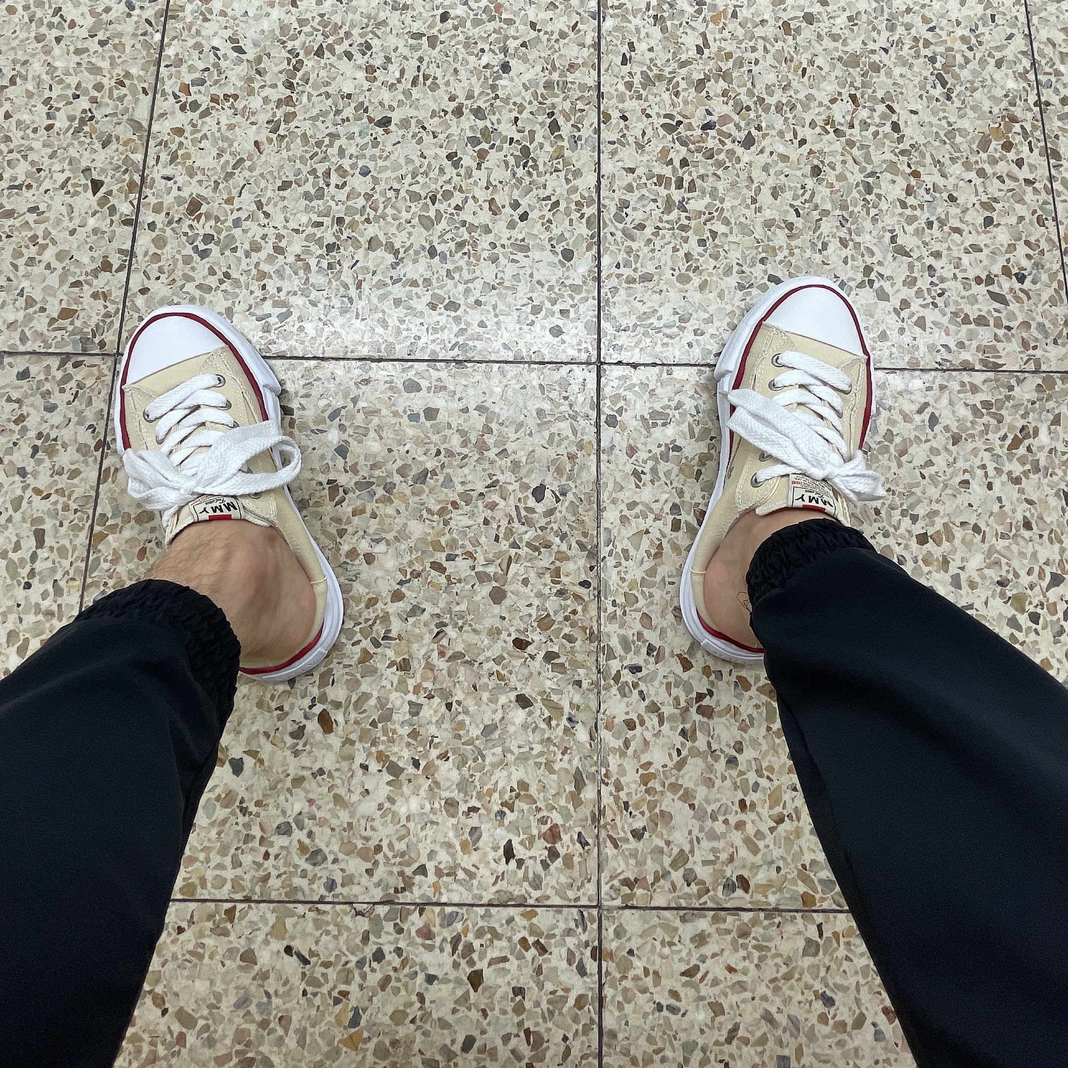 Maison Mihara Yasuhiro Peterson OG Sole Canvas Low-top Sneakers Natural 착용 스타일