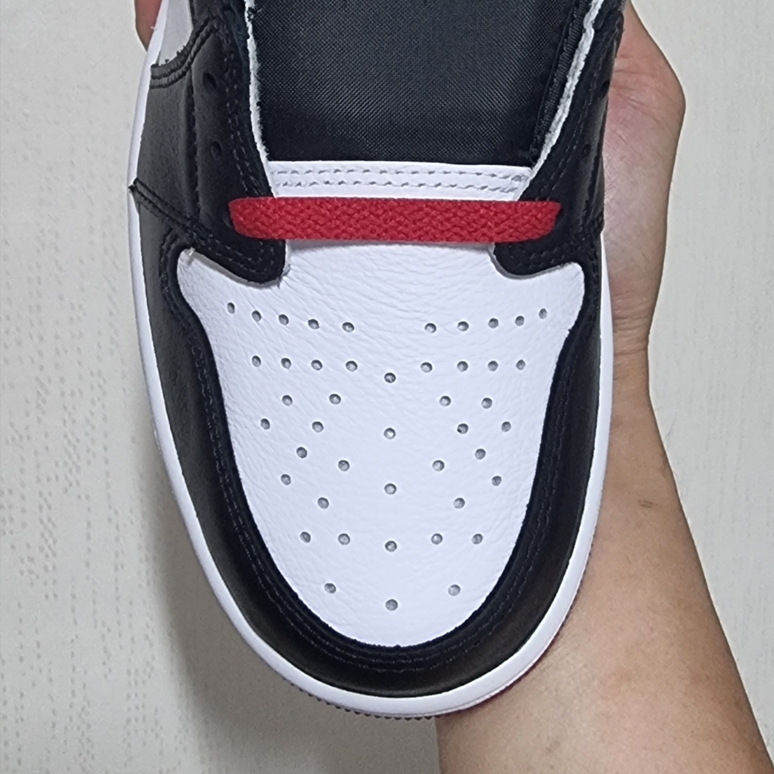 Jordan 1 Retro Low OG Black Toe 착용 스타일 - 3