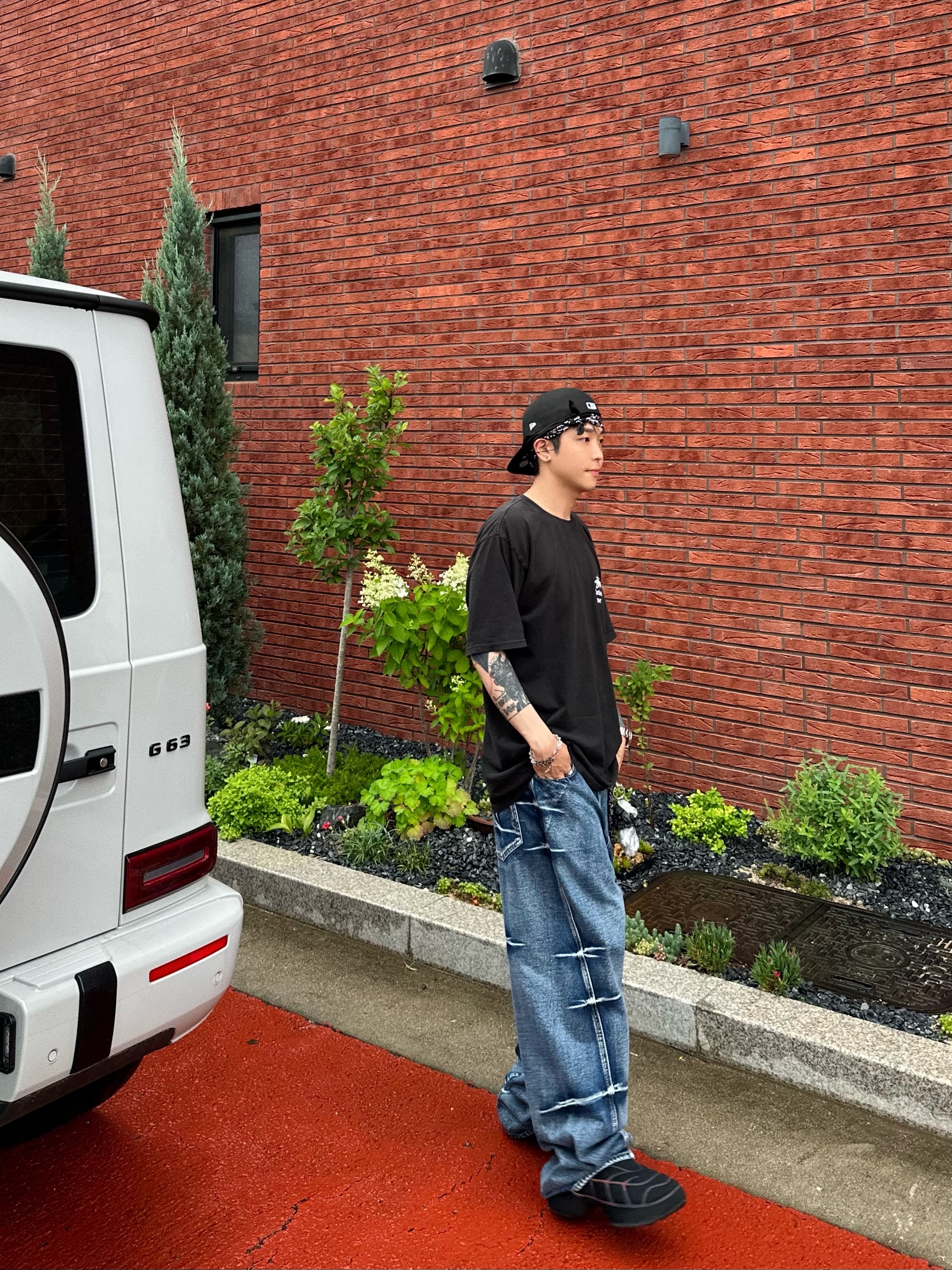 Stussy x Martine Rose Collage Pigment Dyed T-Shirt Black 착용 스타일 - 5