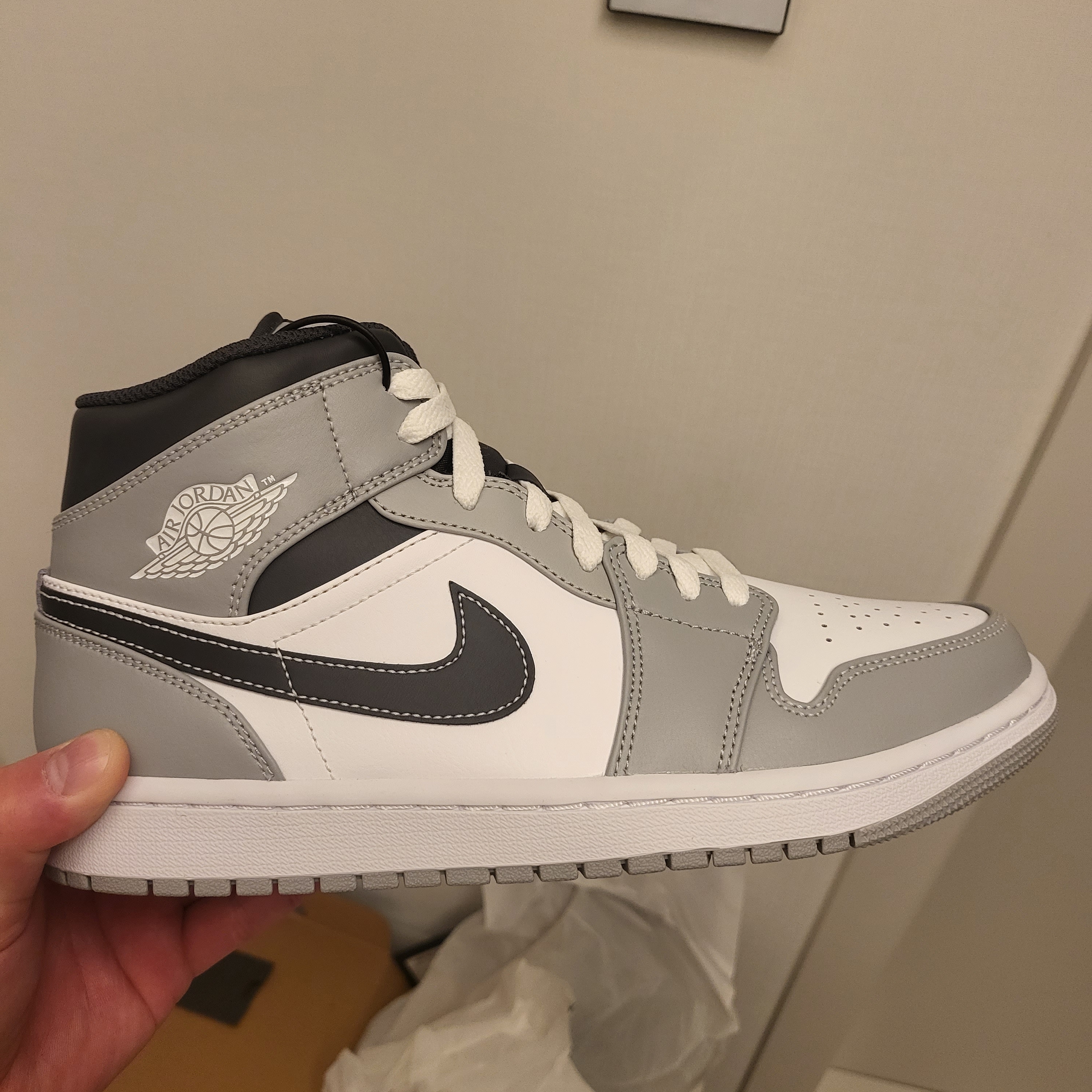 Jordan 1 Mid Light Smoke Grey Anthracite 착용 스타일