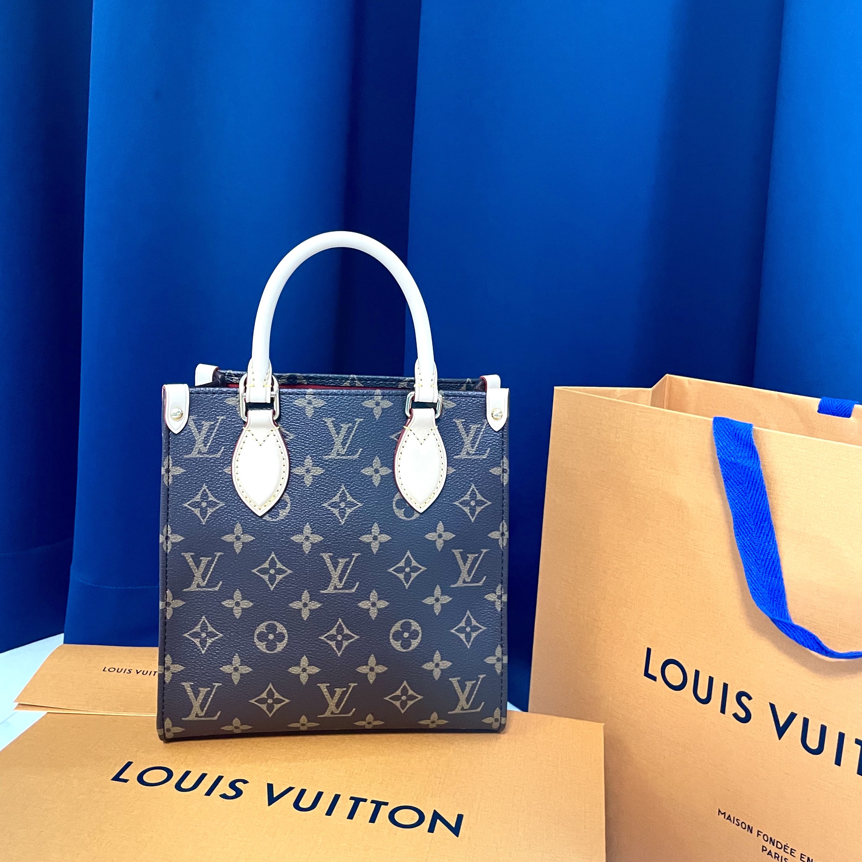 Louis Vuitton Sac Plat BB Monogram 착용 스타일 - 1