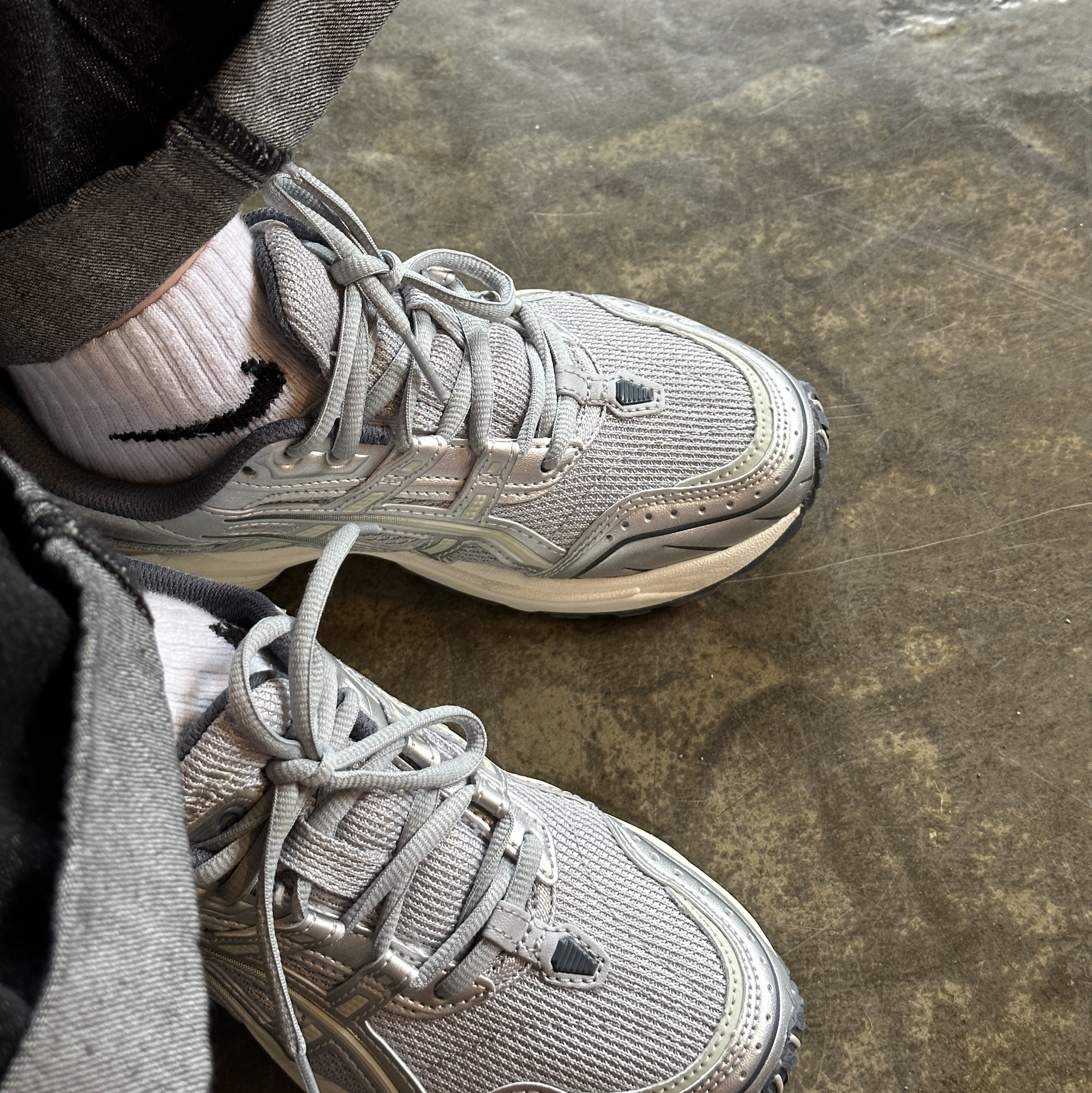 Asics Gel-1090 Piedmont Grey 착용 스타일 - 2
