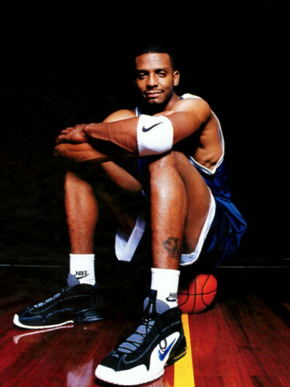 Nike Air Max Penny Varsity Royal and Black 착용 스타일