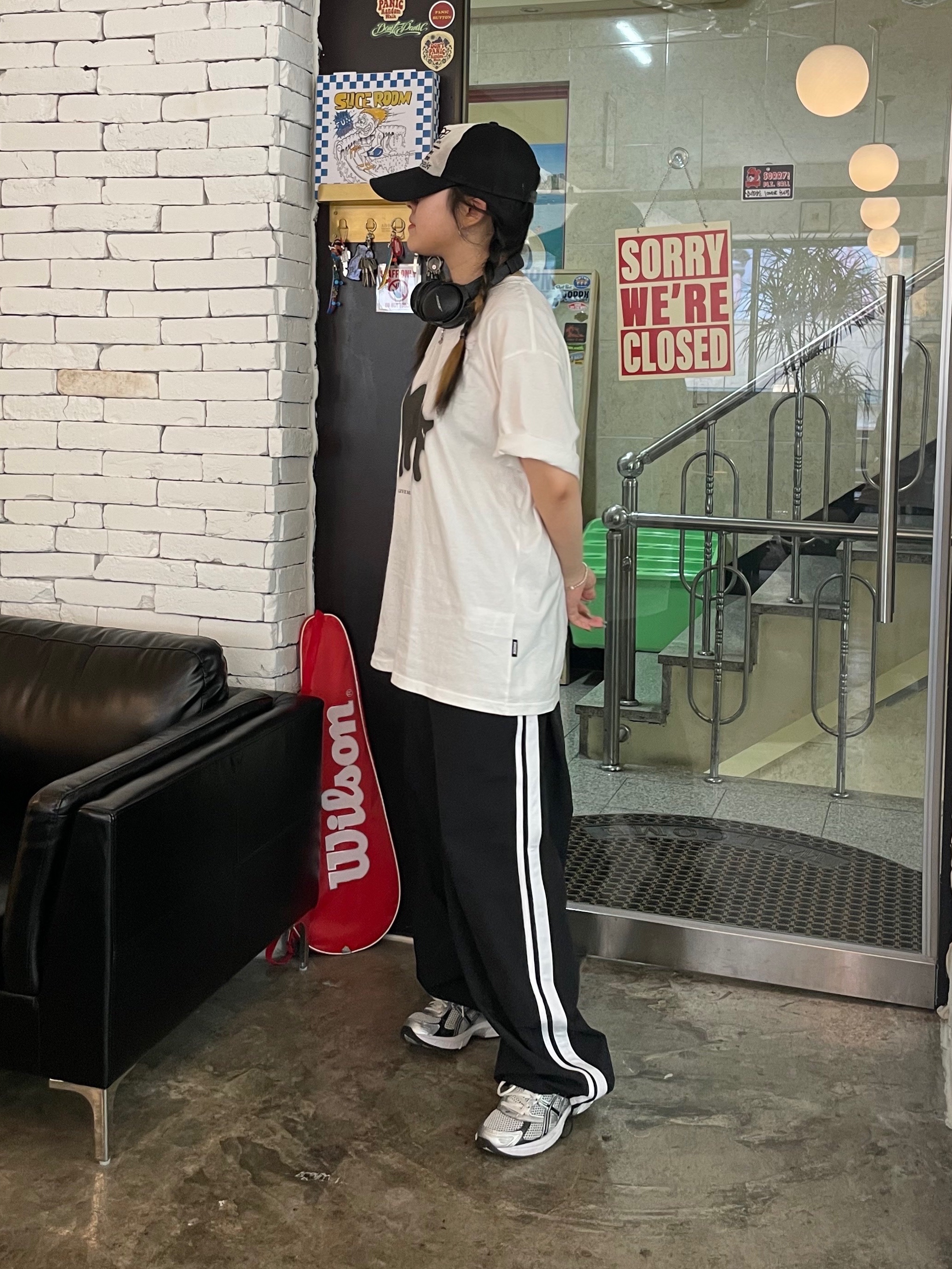 BOSE QC45 Triple Black (Korean Ver.), Asics Gel-1130 White Black 착용 스타일