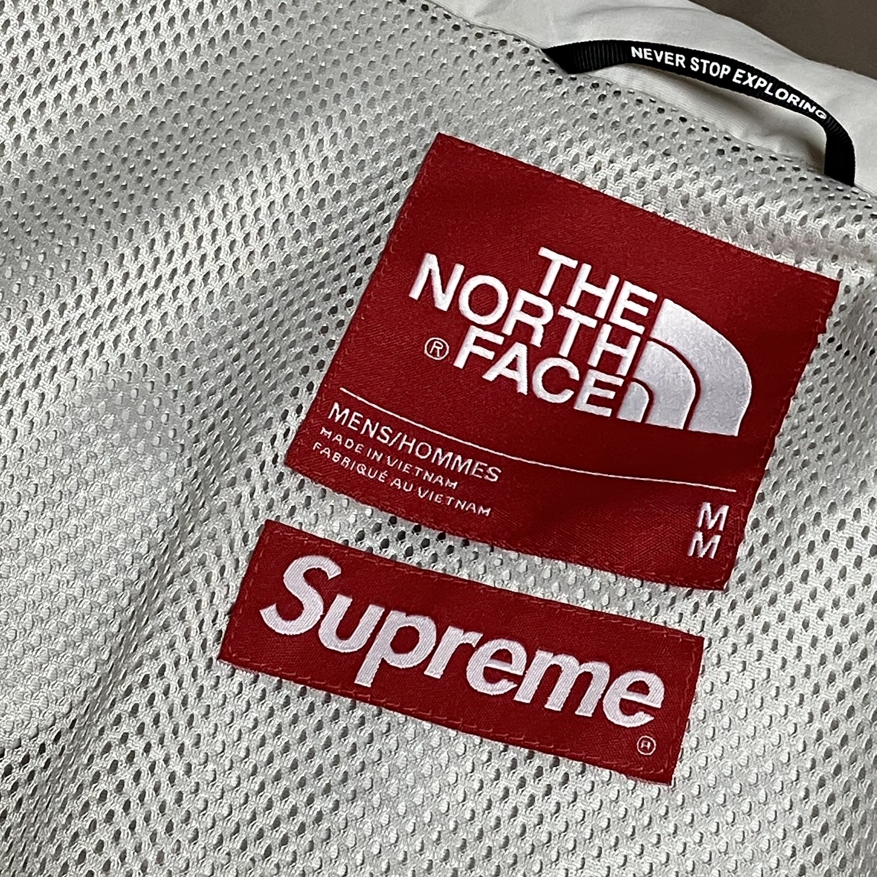Supreme x The North Face Trekking Convertible Jacket Stone - 22SS, (W) Jordan 1 Low OG Starfish 착용 스타일 - 1