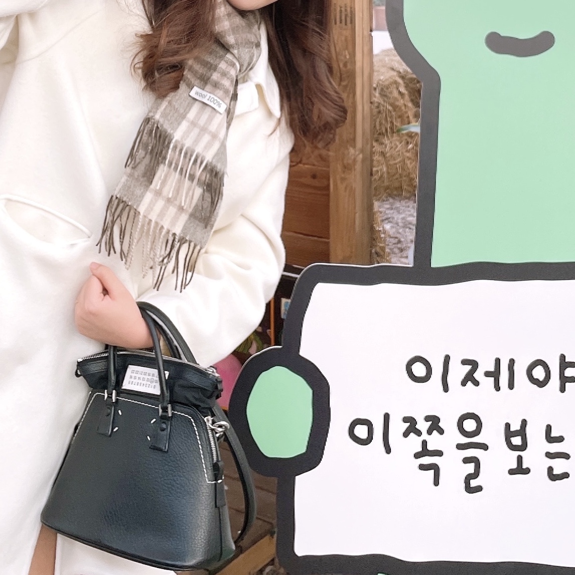 Maison Margiela 5AC Mini Shoulder Bag Black 착용 스타일 - 2
