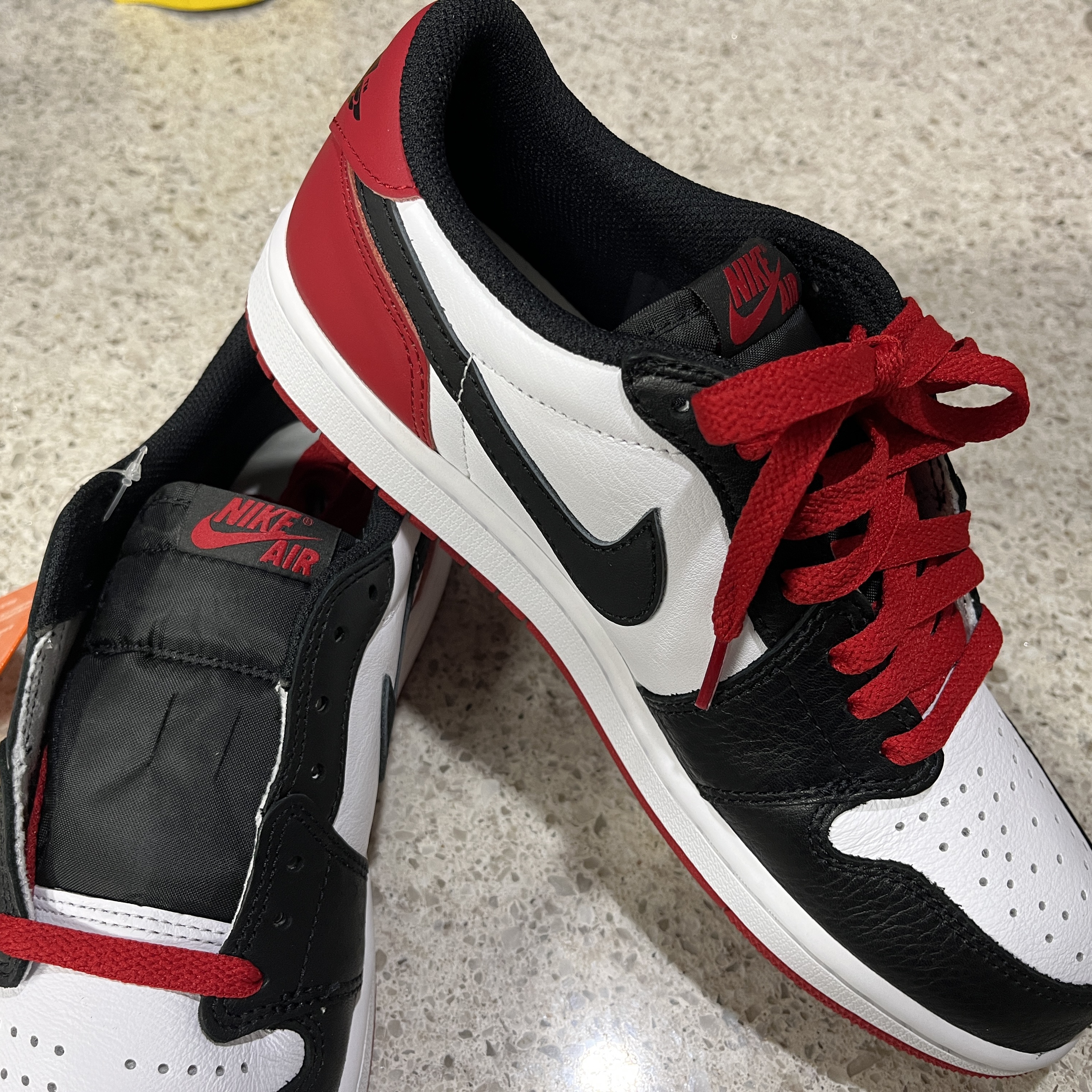 Jordan 1 Retro Low OG Black Toe 착용 스타일 - 1