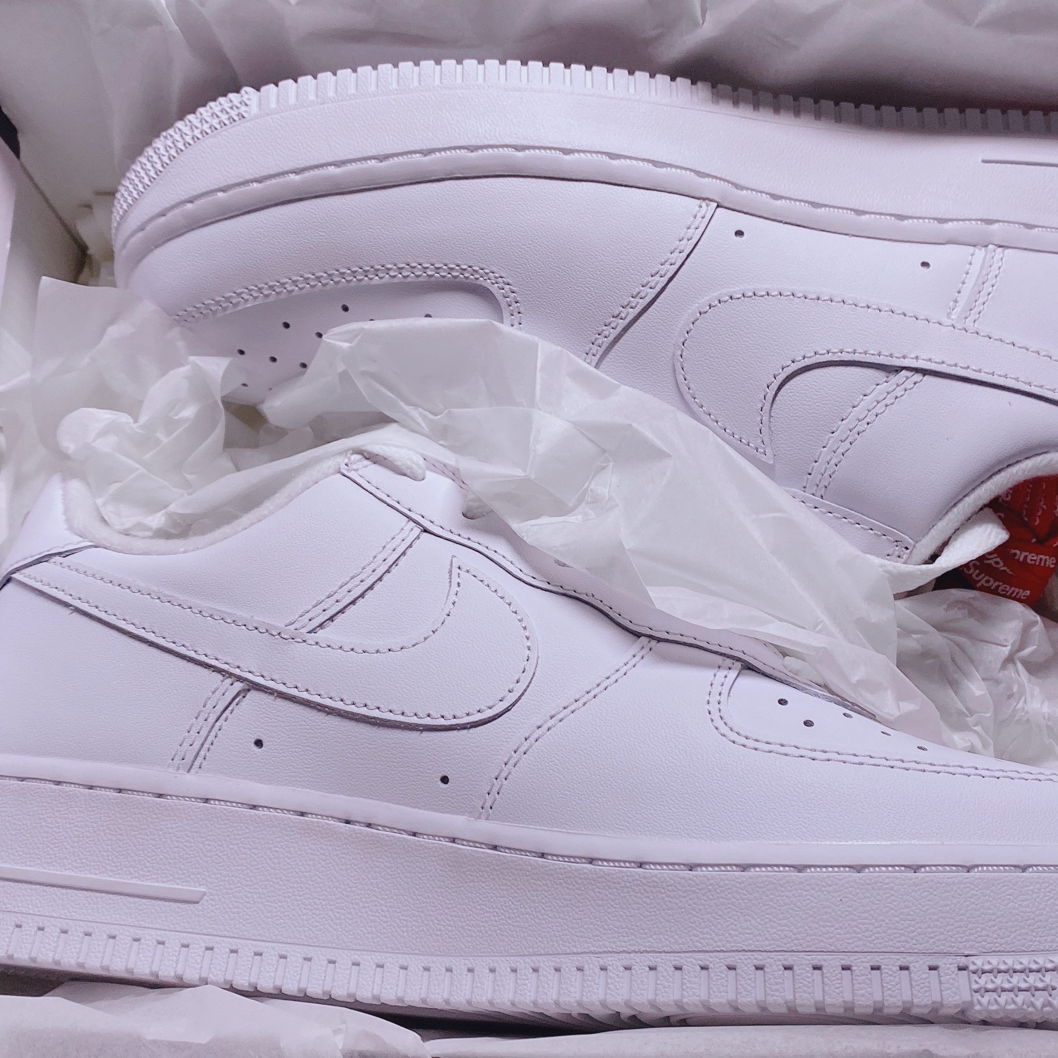 Nike x Supreme Air Force 1 Low White 착용 스타일 - 2