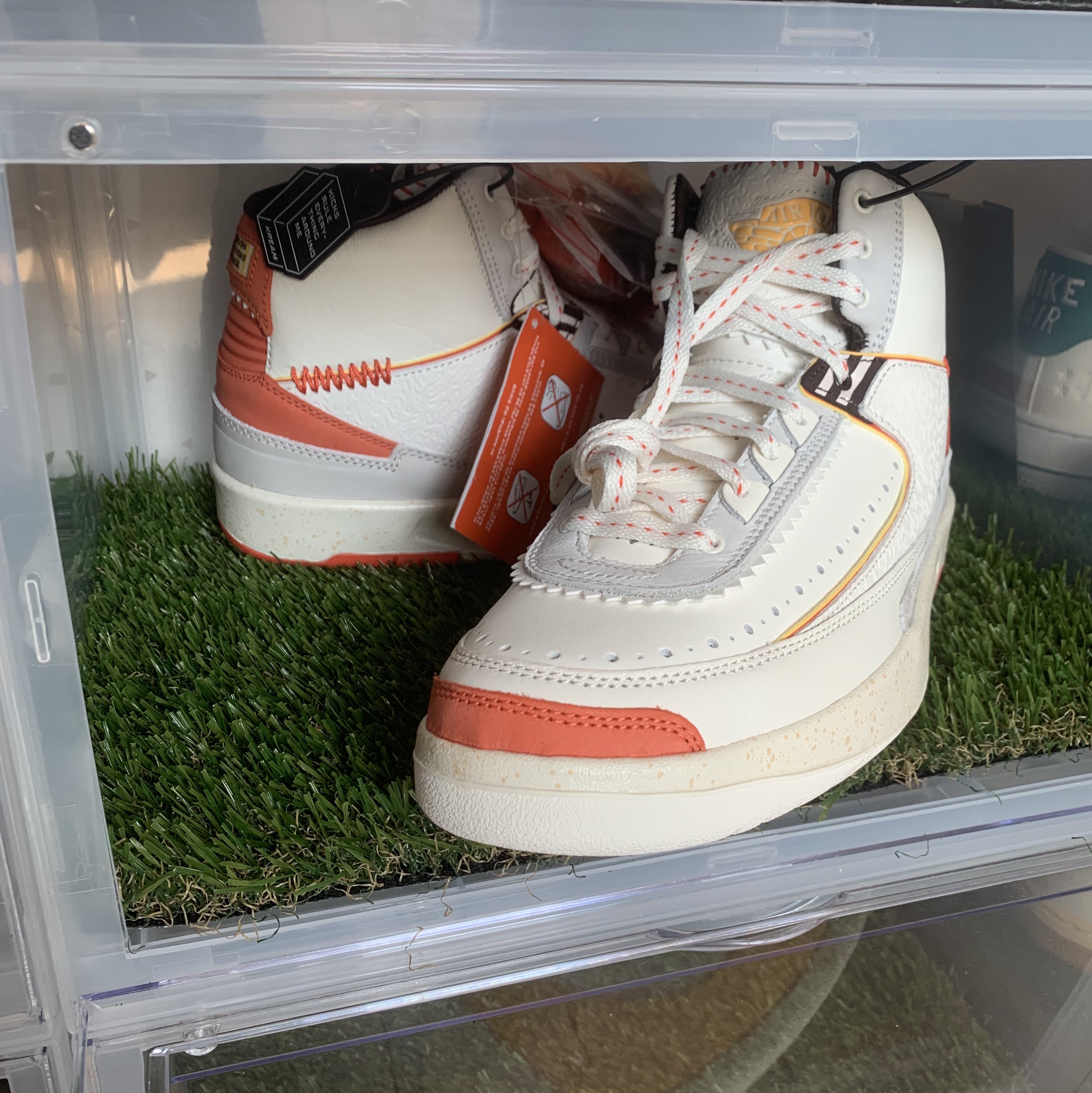 Jordan 2 x Maison Chateau Rouge Retro SP Orange and Sail 착용 스타일 - 1