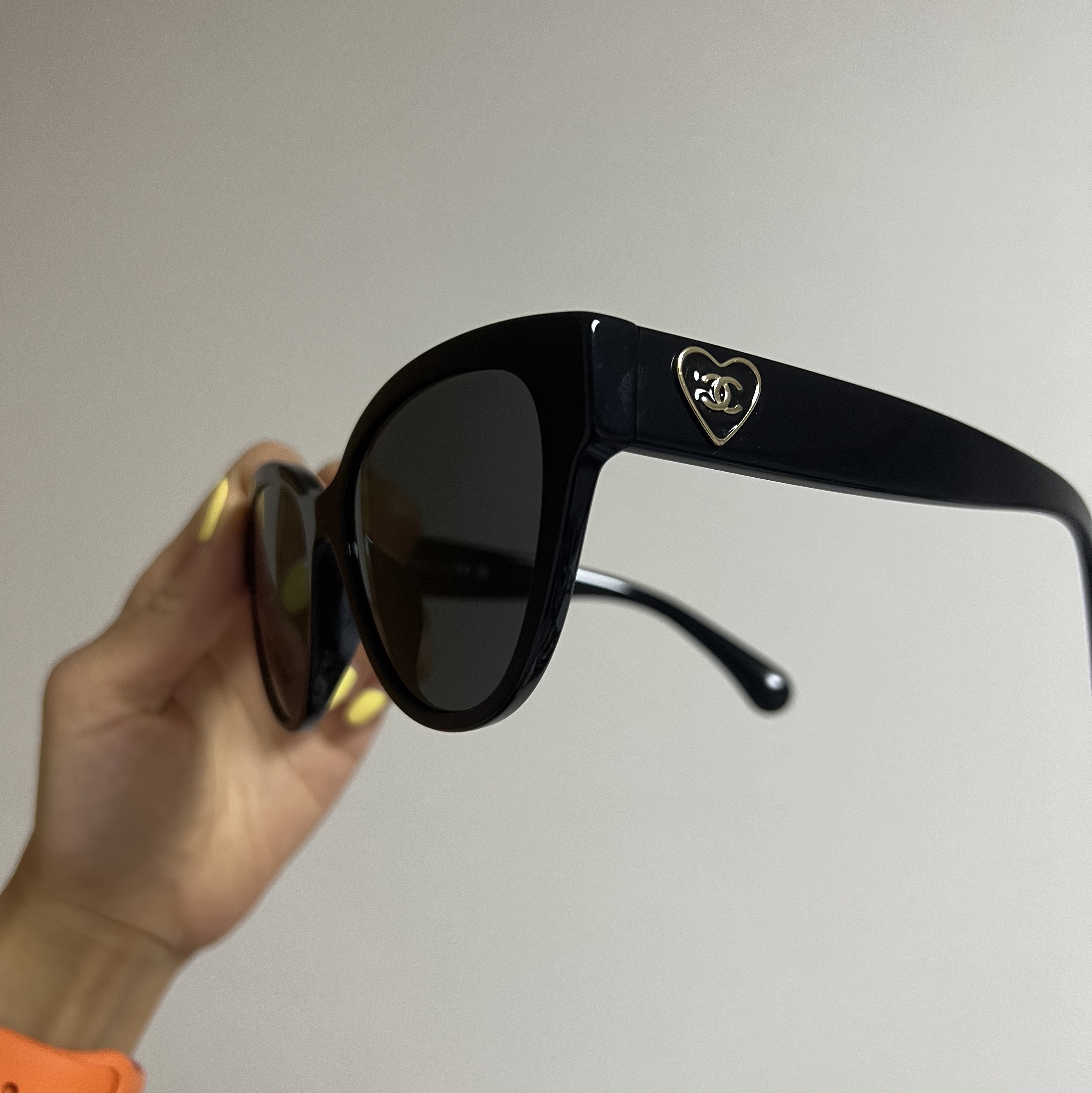 Chanel Butterfly Sunglasses Acetate & Black Frame Grey Lenses Asian Fit 착용 스타일