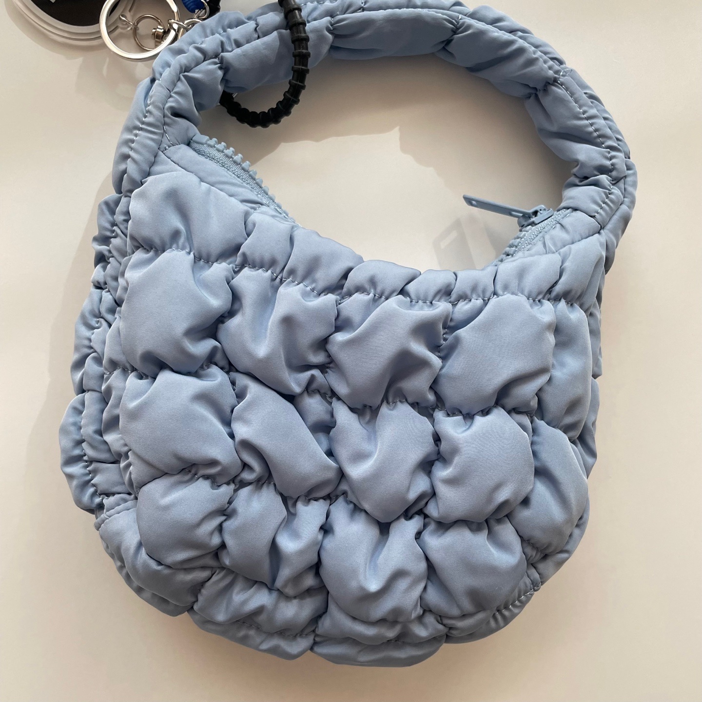 COS Quilted Micro Bag Blue 착용 스타일