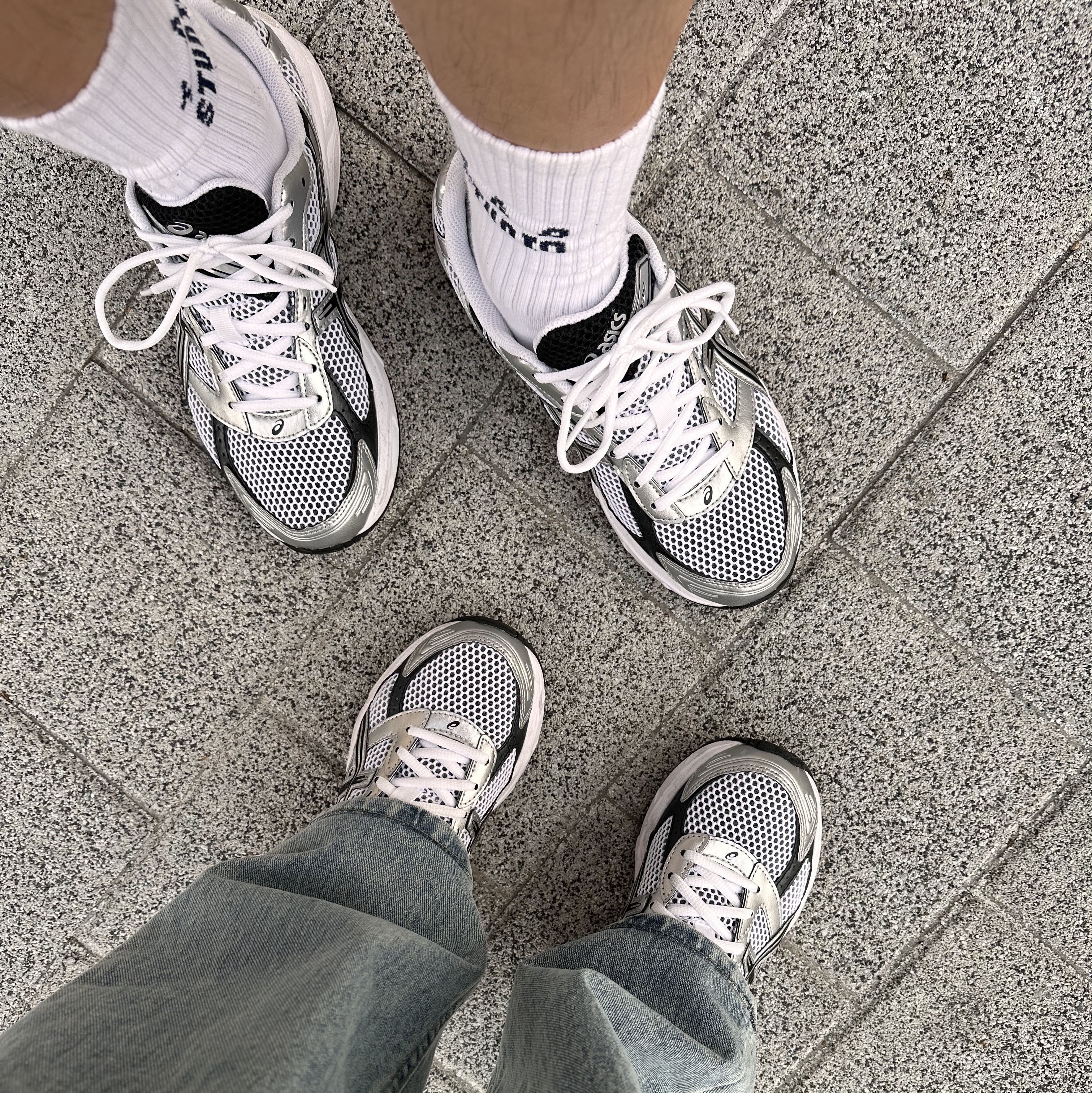 Asics Gel-1130 White Black 착용 스타일 - 1
