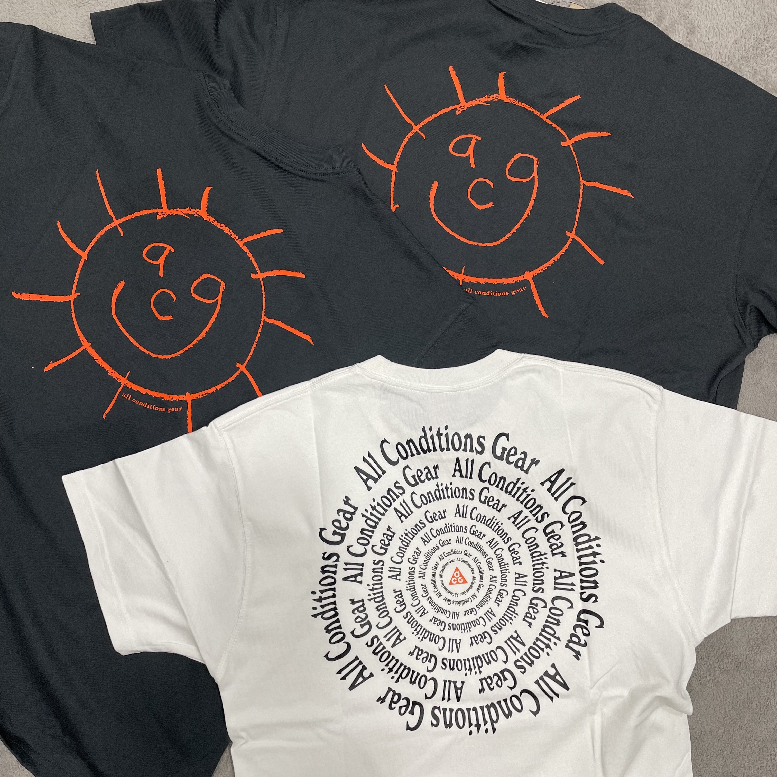 Nike ACG Sunshine T-Shirt Dark Smoke Grey - Asia, Nike ACG Vortex T-Shirt Summit White - Asia 착용 스타일