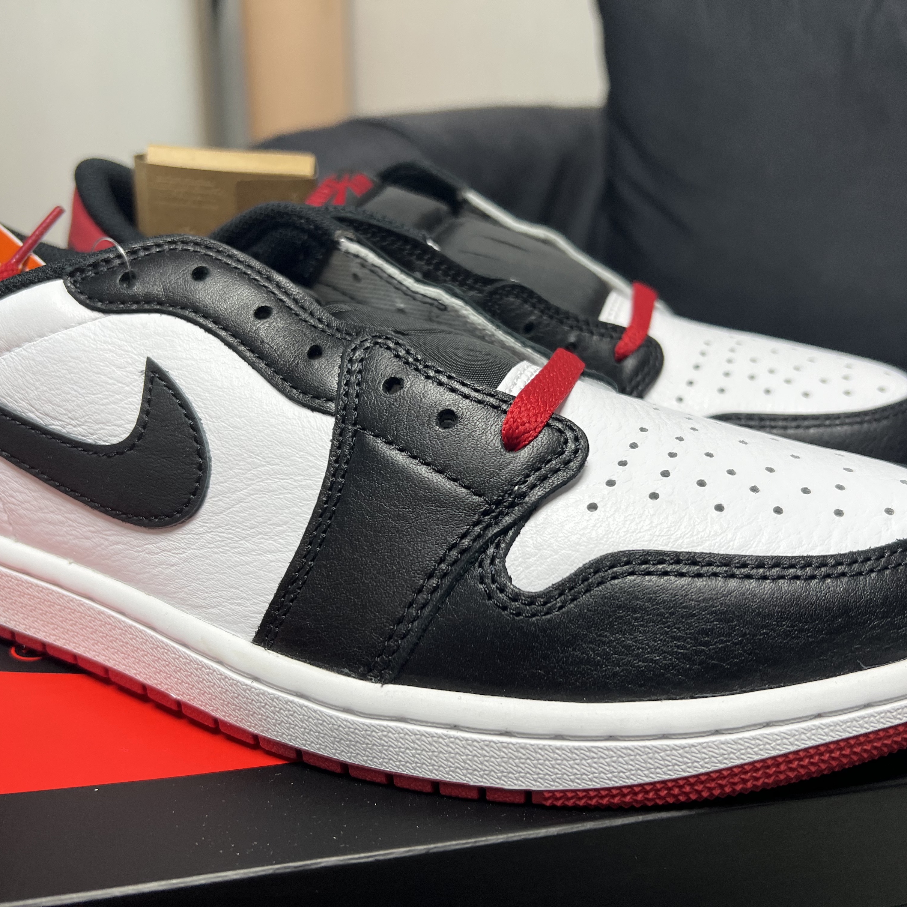Jordan 1 Retro Low OG Black Toe 착용 스타일 - 3