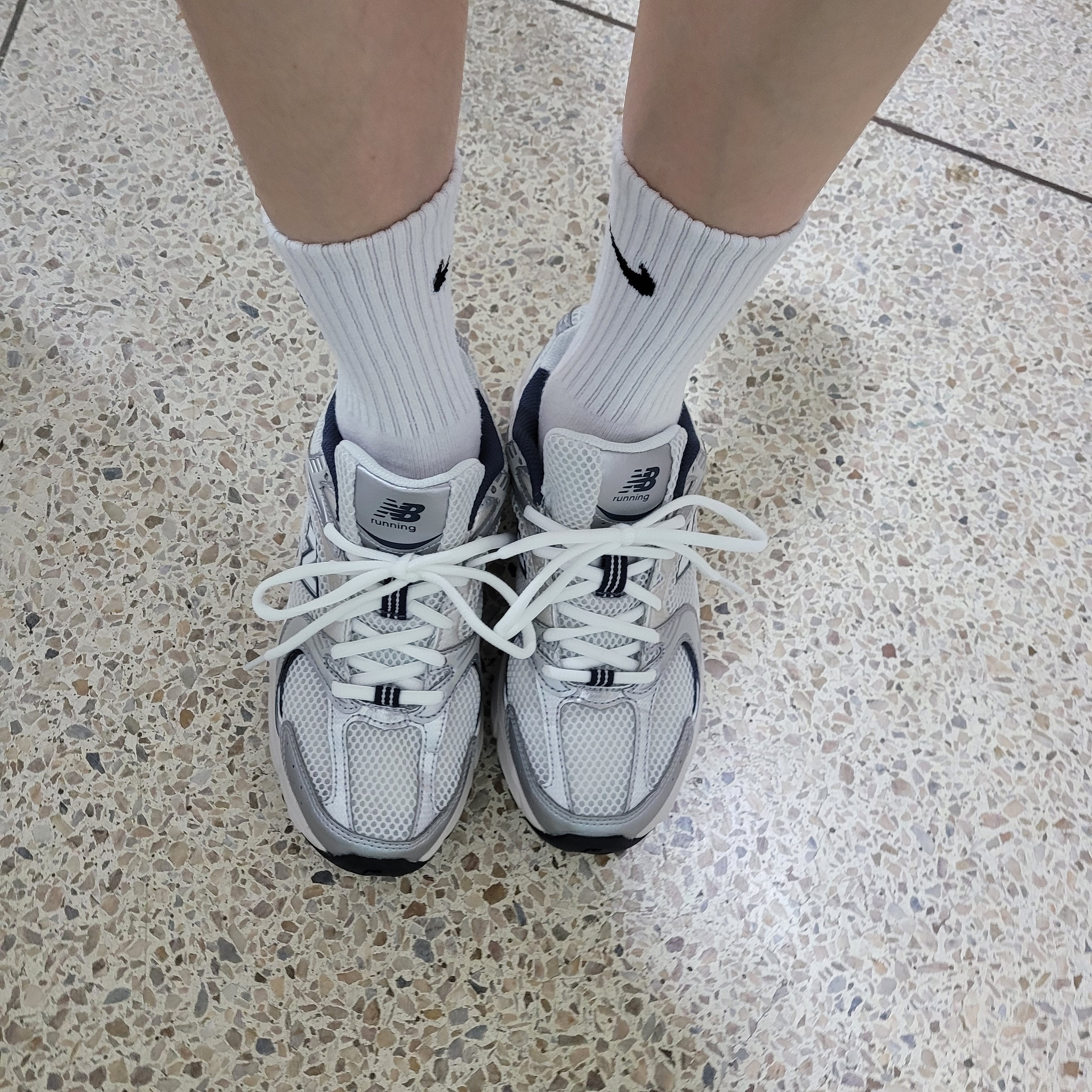 New Balance 530 Steel Grey 착용 스타일