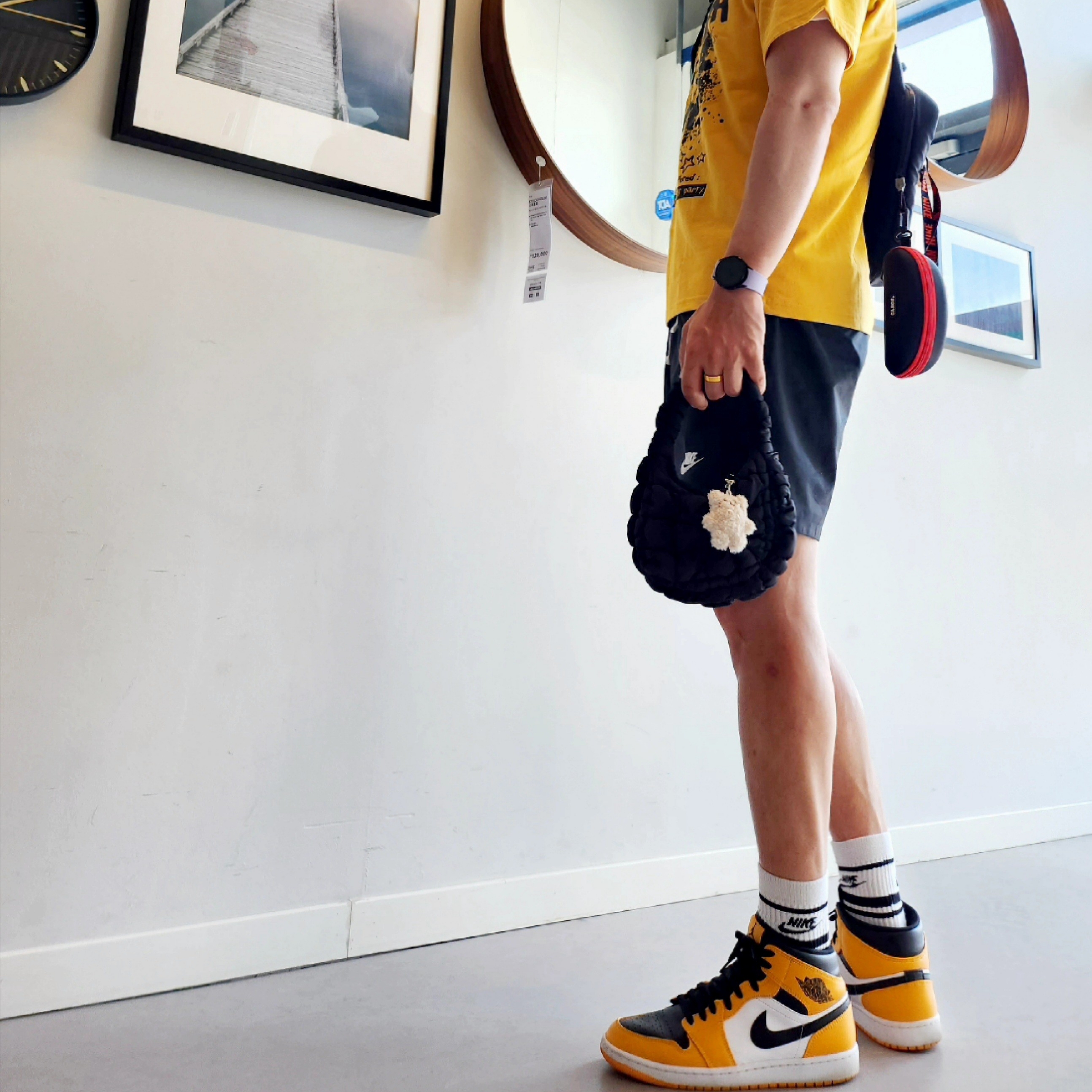 Nike NSW Woven Lined Flow Shorts Black - Asia, COS Quilted Micro Bag Black 착용 스타일