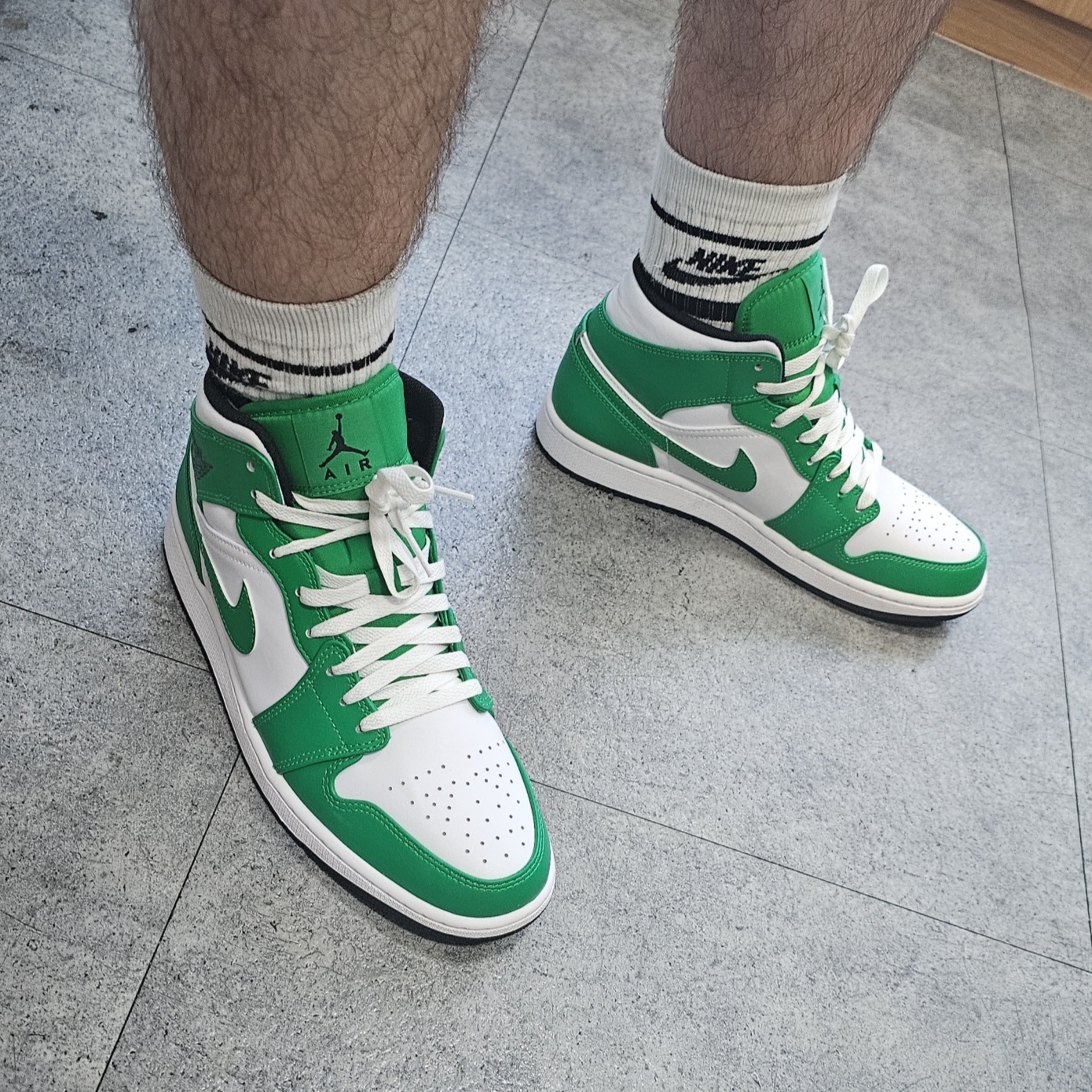 Jordan 1 Mid Lucky Green 착용 스타일 - 2