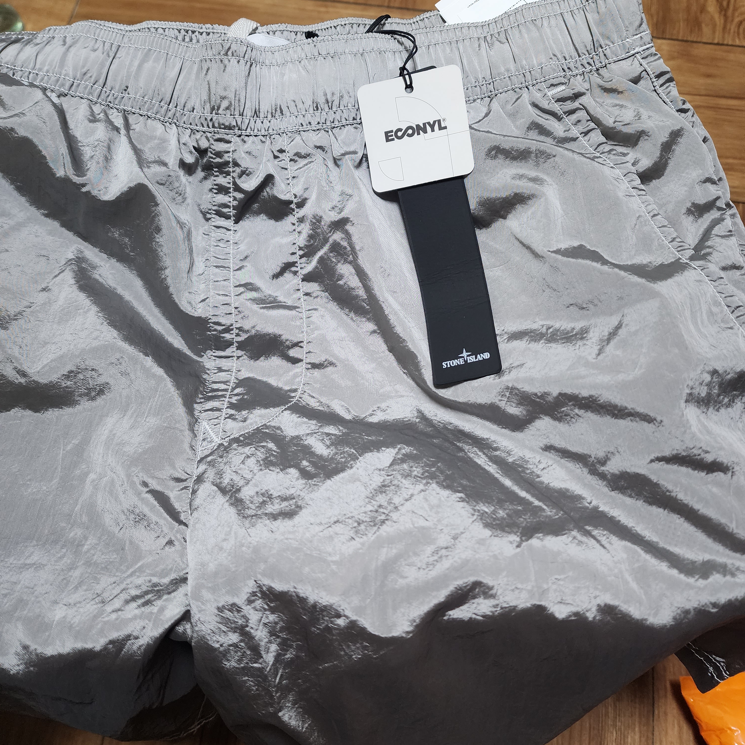 Stone Island B0943 Nylon Metal Swimming Trunk Ice - 22SS 착용 스타일