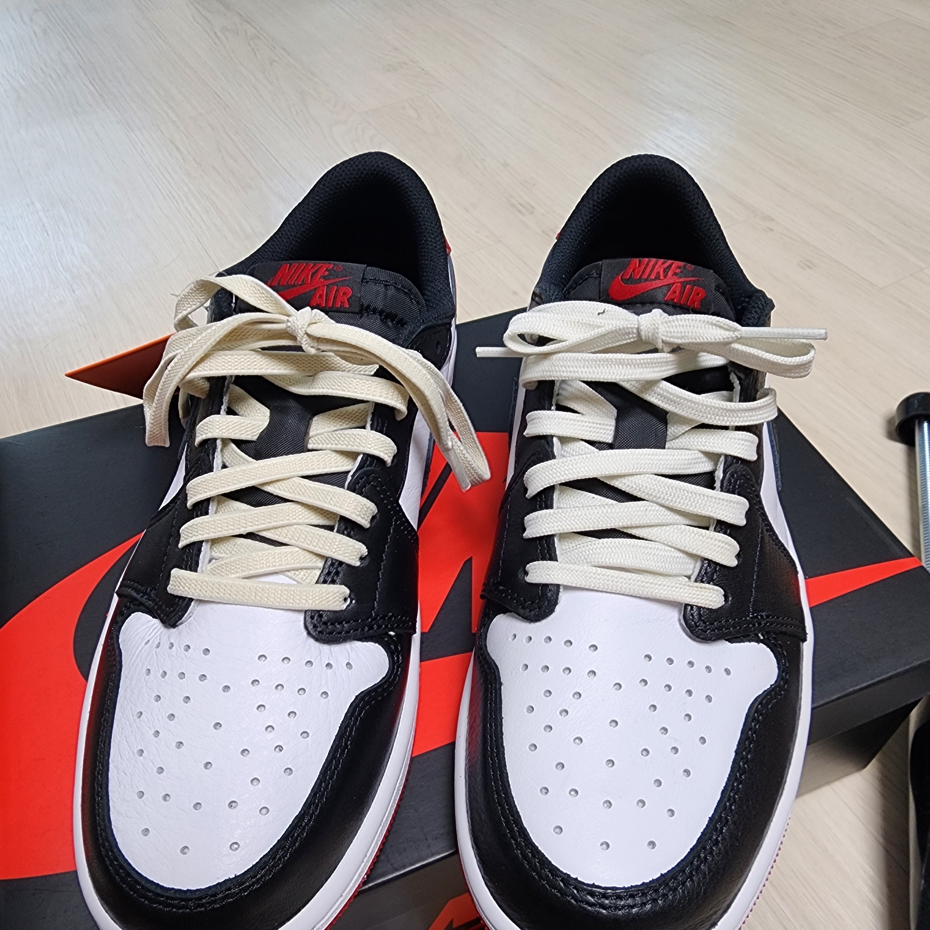 Jordan 1 Retro Low OG Black Toe 착용 스타일 - 1