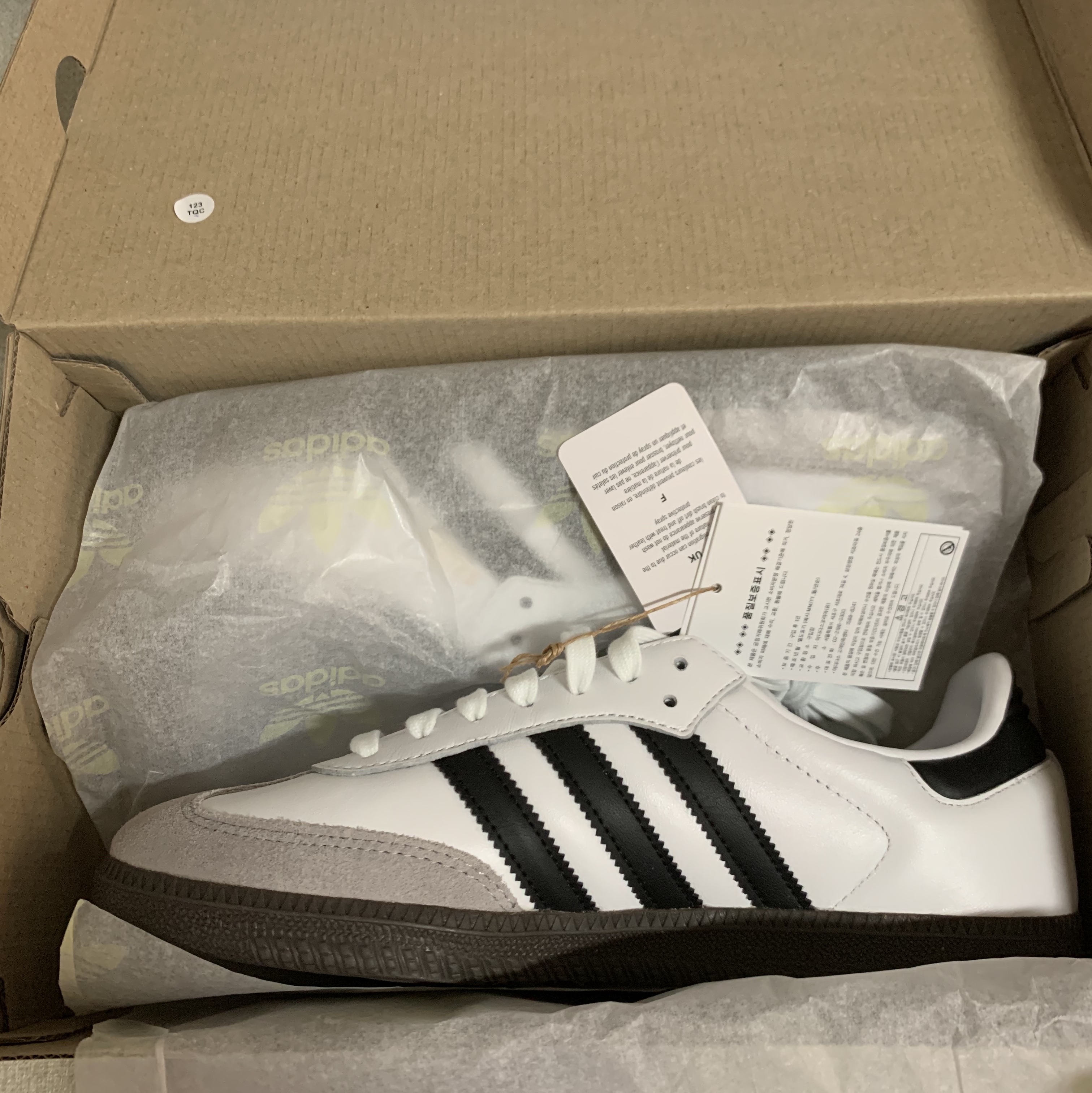 Adidas Samba OG Cloud White 착용 스타일