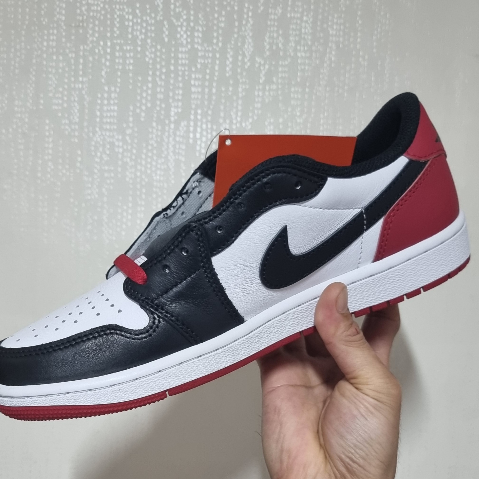 Jordan 1 Retro Low OG Black Toe 착용 스타일 - 2