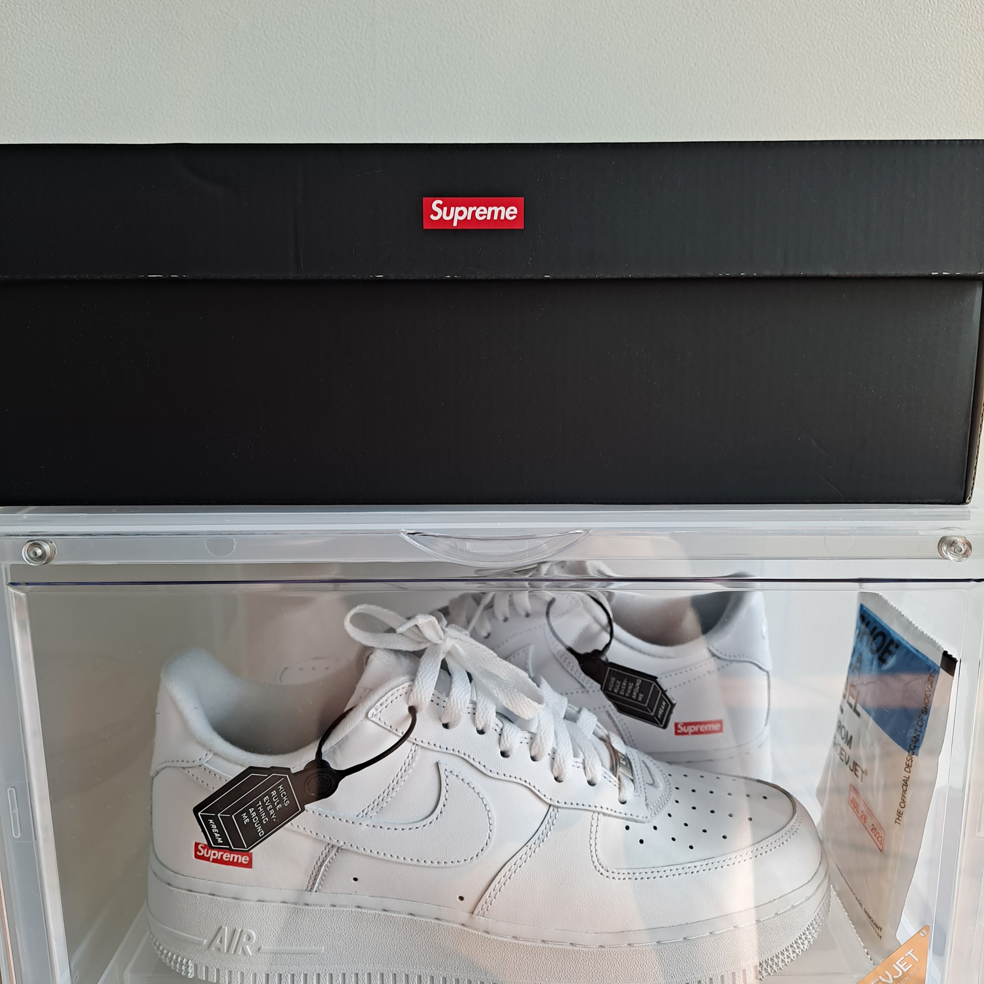 Nike x Supreme Air Force 1 Low White 착용 스타일 - 3