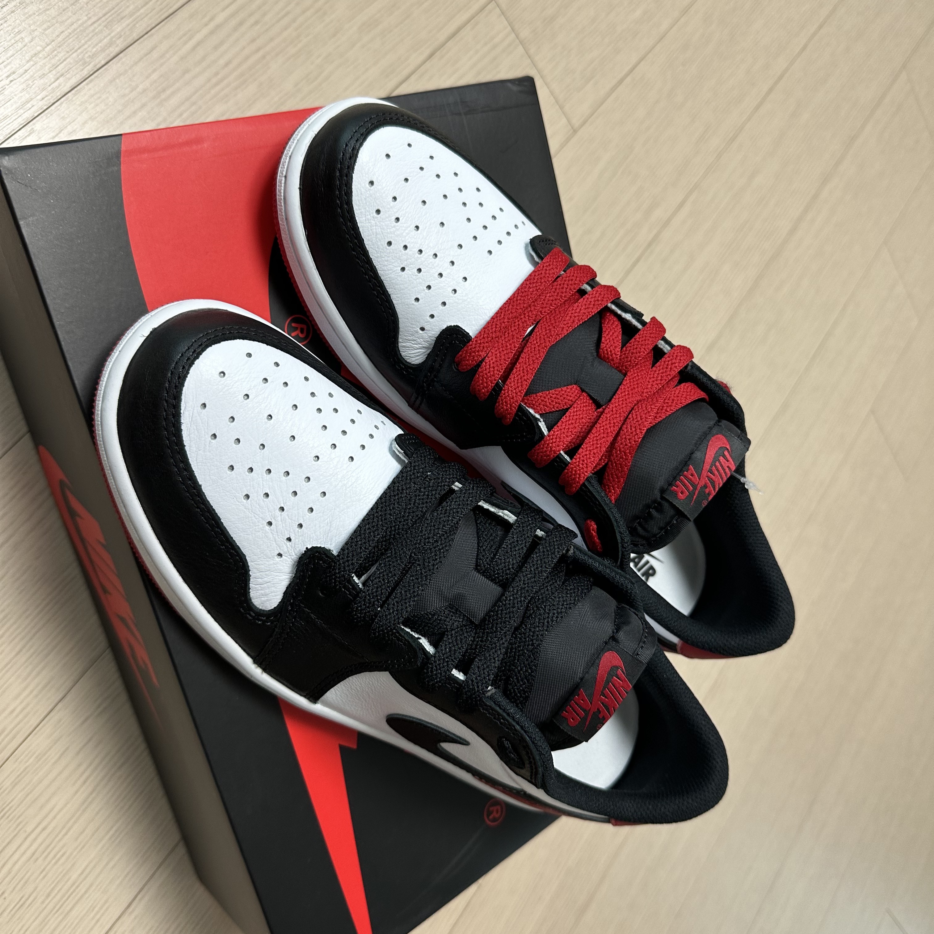 Jordan 1 Retro Low OG Black Toe 착용 스타일 - 3