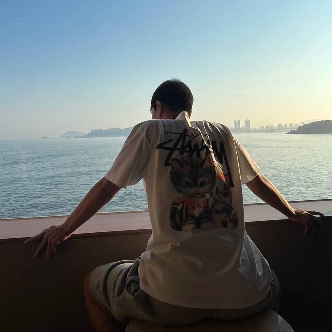 Stussy Kittens T-Shirt White 착용 스타일