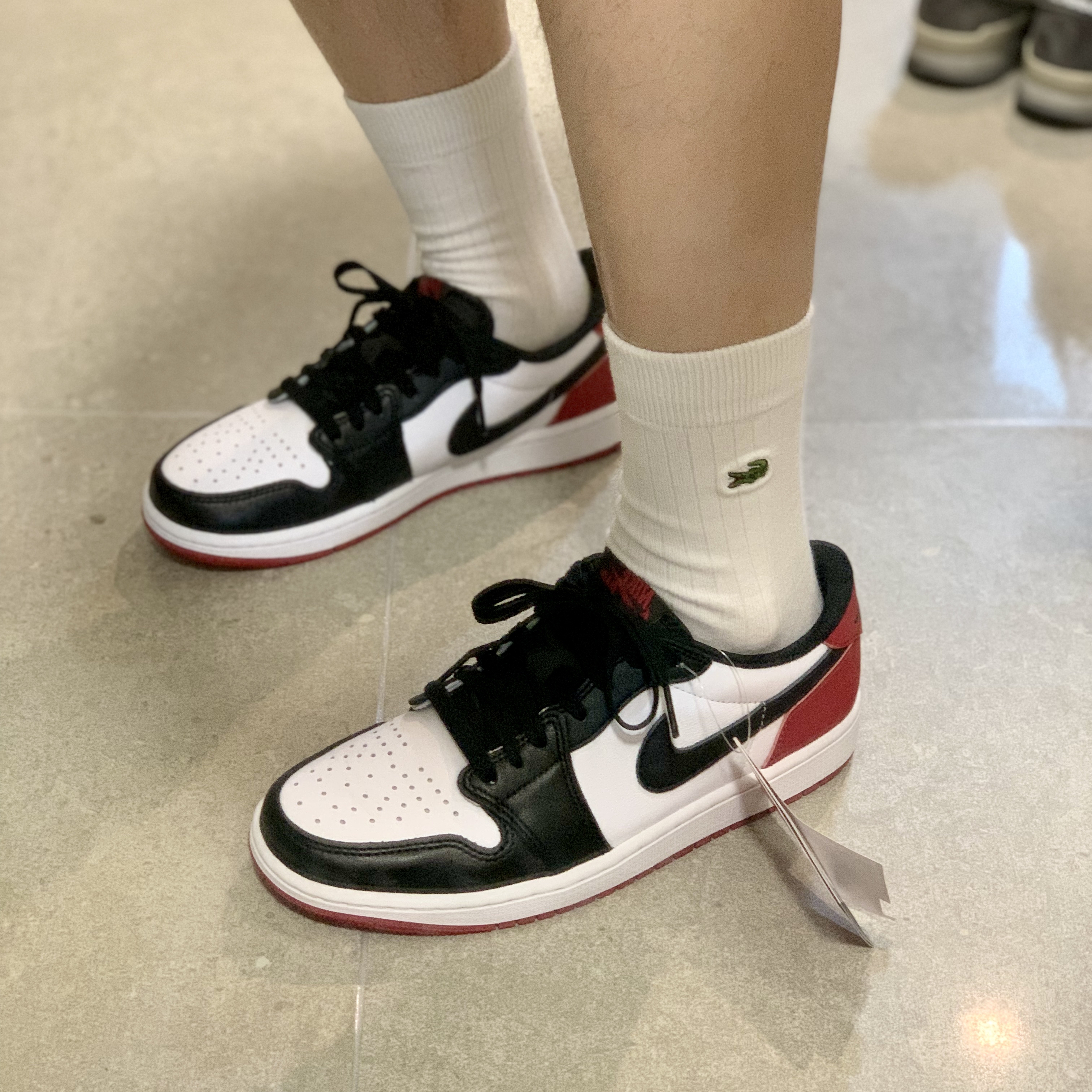 Jordan 1 Retro Low OG Black Toe 착용 스타일 - 2