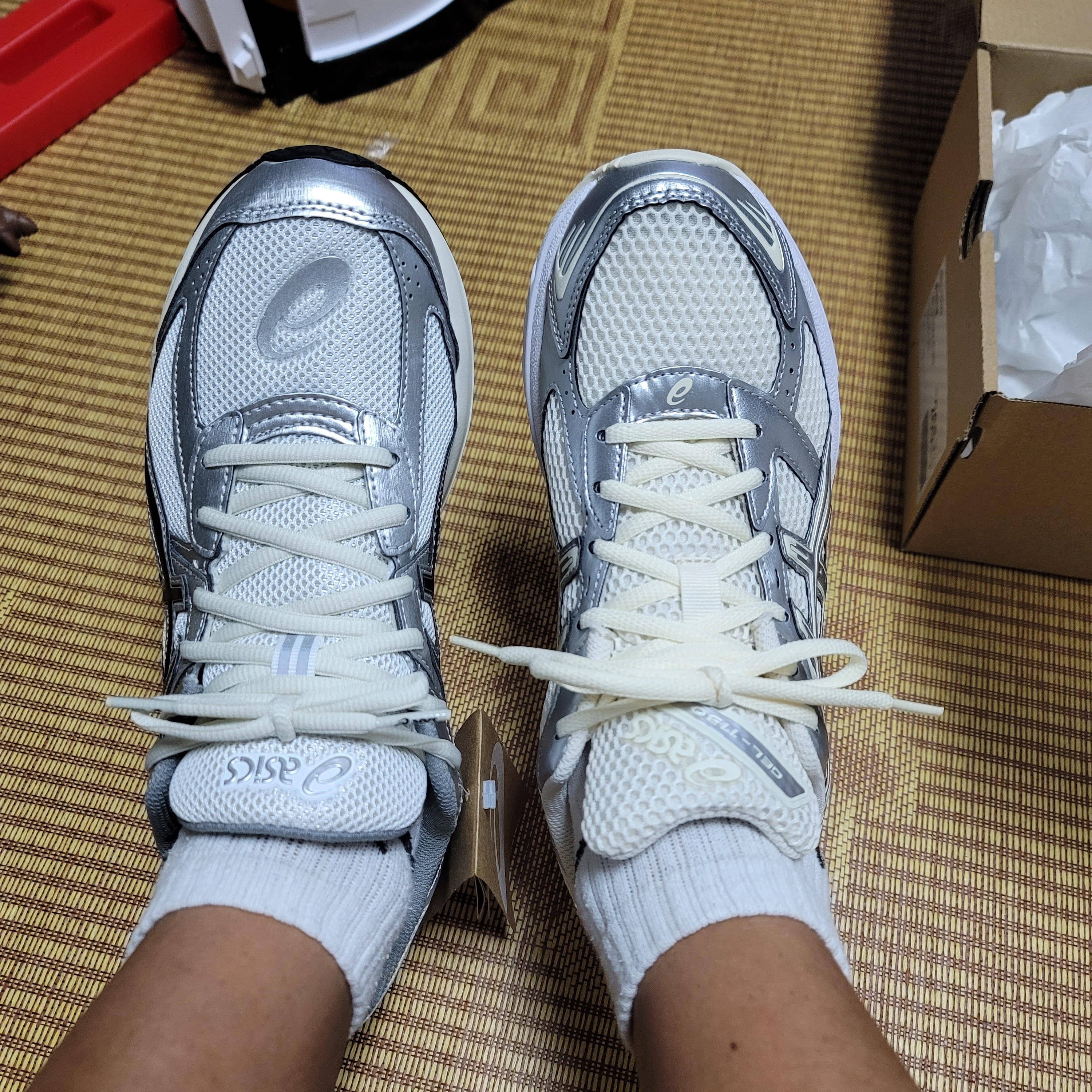 Asics Jog 100 S White Black - 2E Wide 착용 스타일 - 3