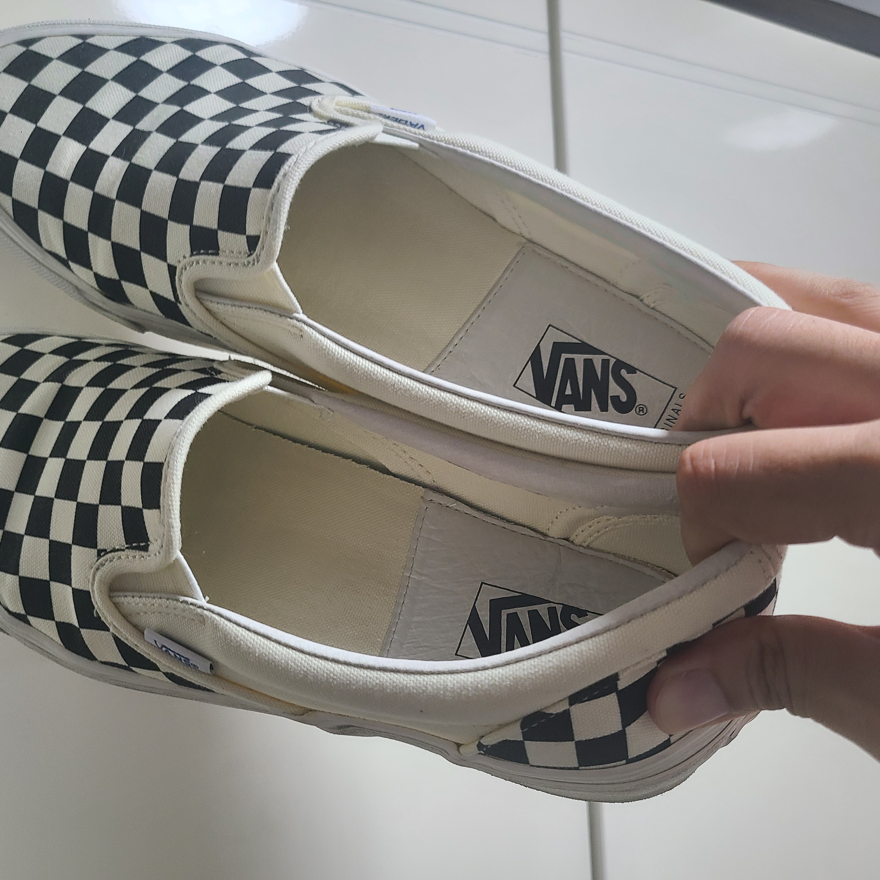 Vans Vault OG Classic Slip-On LX Checkerboard 착용 스타일