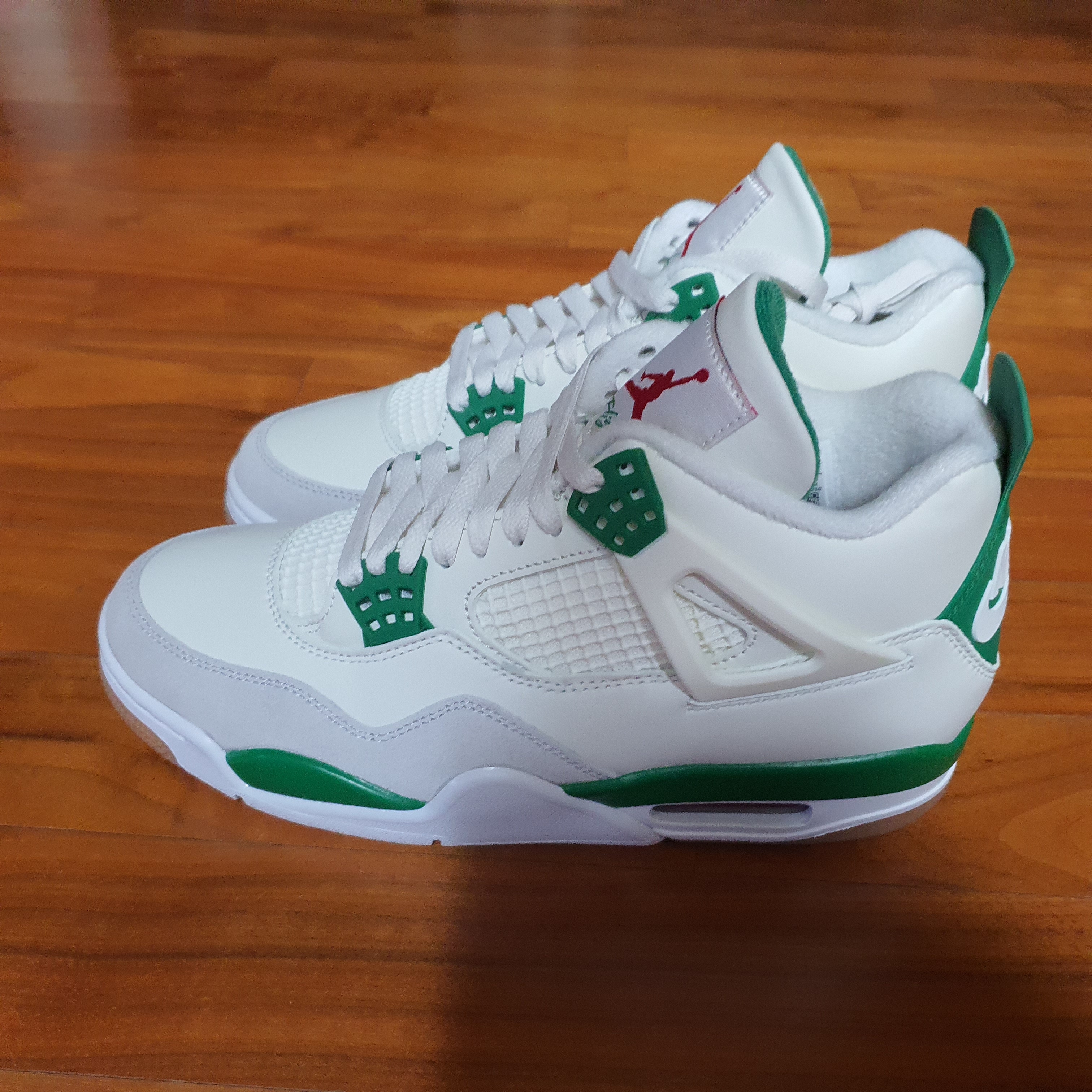 Jordan 4 x Nike SB Retro SP Pine Green 착용 스타일
