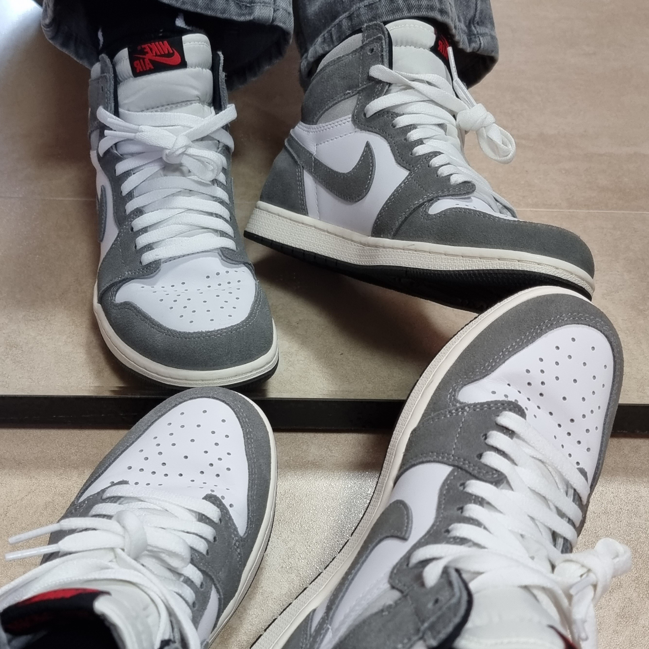 Jordan 1 Retro High OG Black and Smoke Grey 착용 스타일