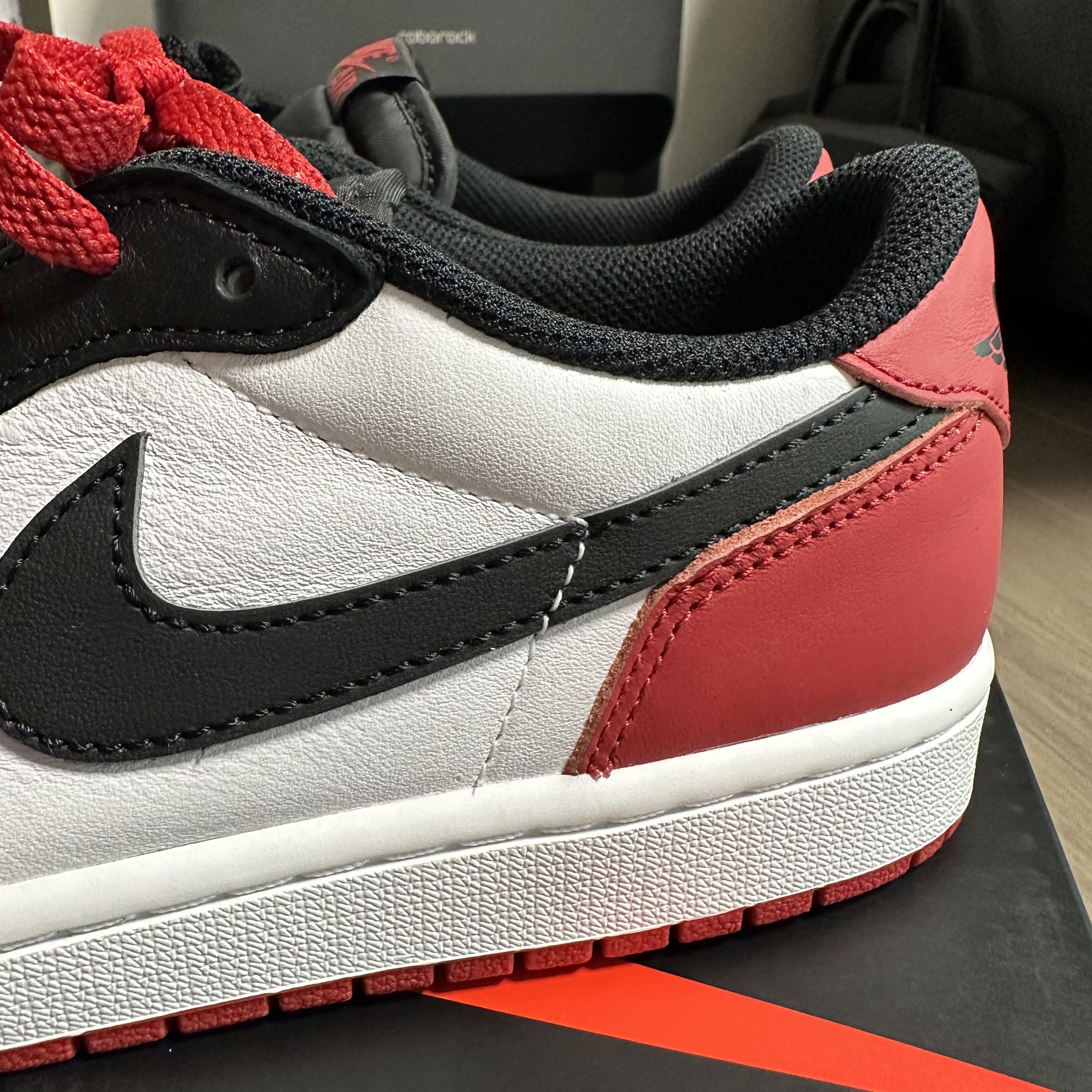 Jordan 1 Retro Low OG Black Toe 착용 스타일 - 3
