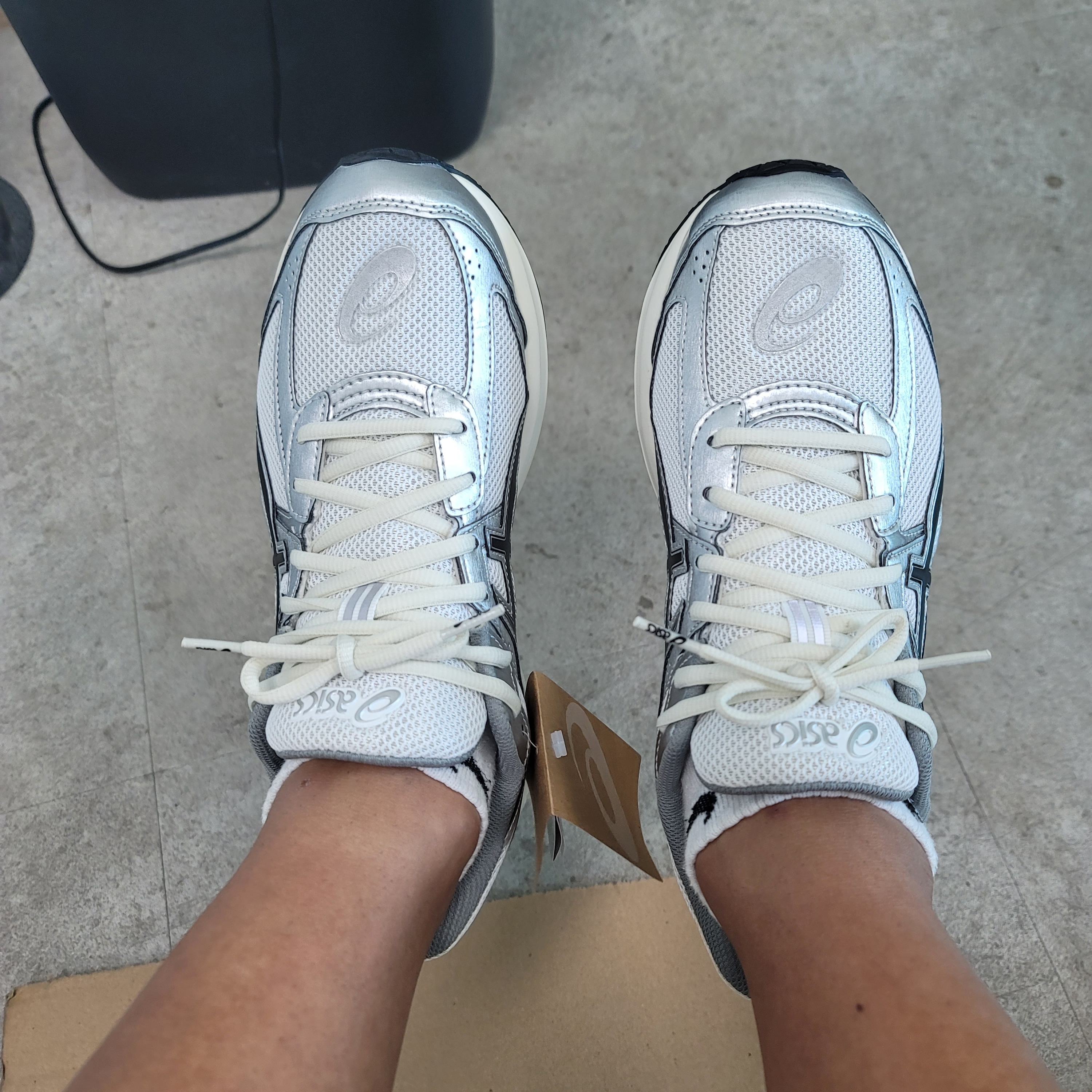 Asics Jog 100 S White Black - 2E Wide 착용 스타일 - 2