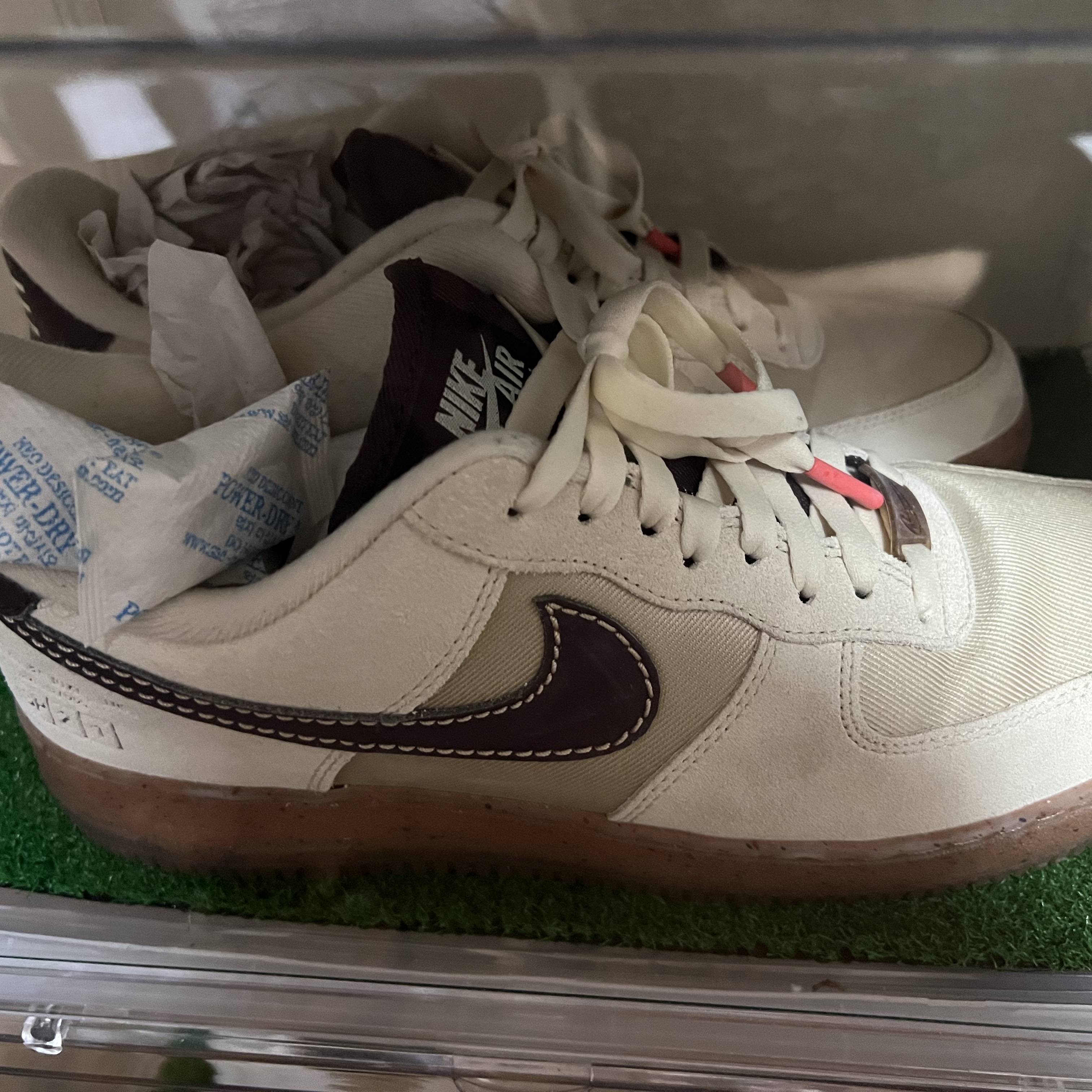 Nike Air Force 1 '07 LV8 Coffee 착용 스타일