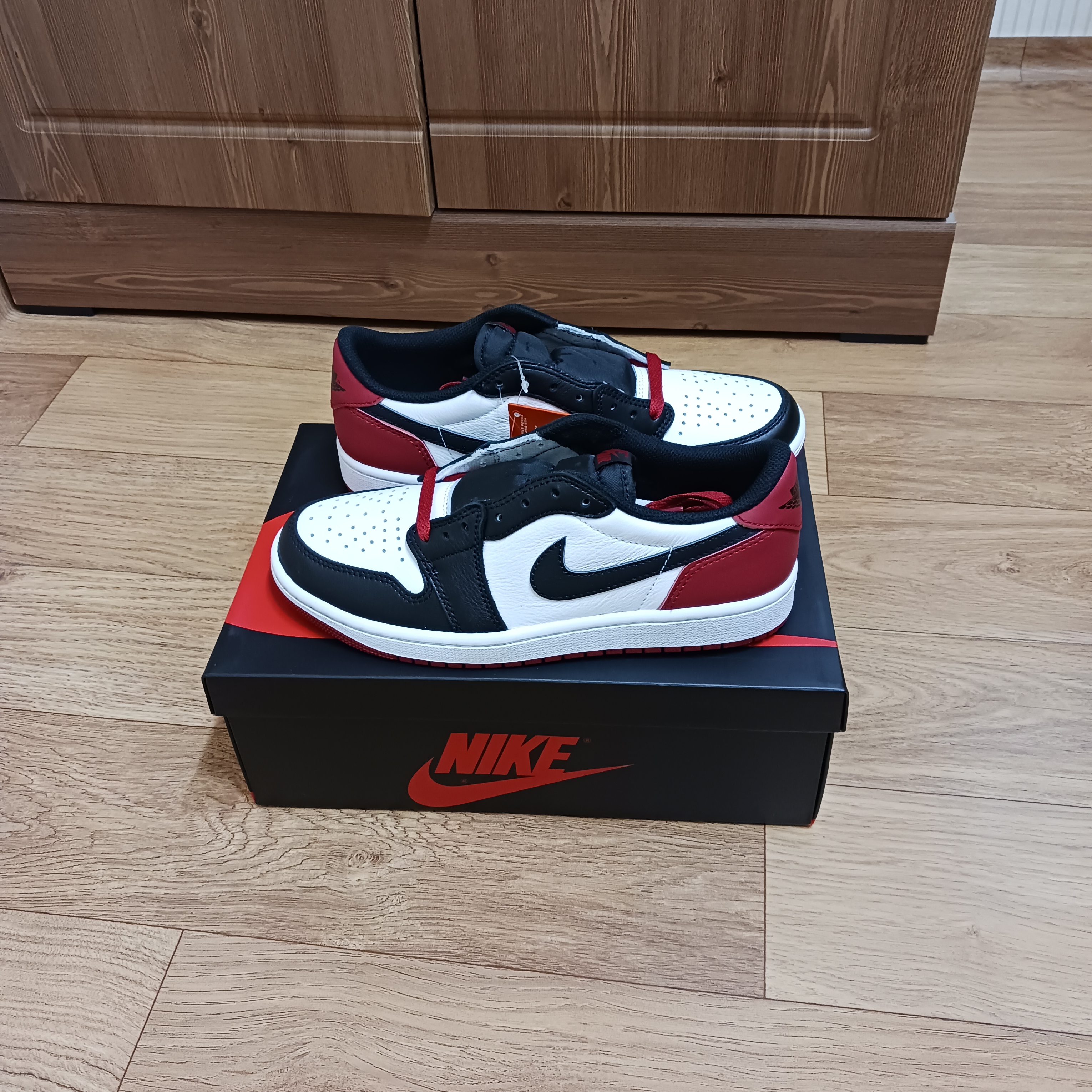 Jordan 1 Retro Low OG Black Toe 착용 스타일 - 1