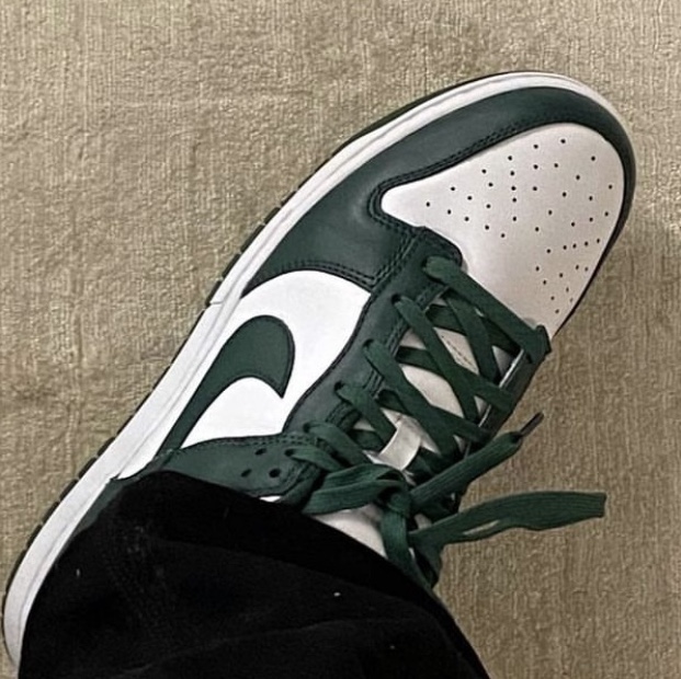 Nike Dunk Low Retro Varsity Green 착용 스타일