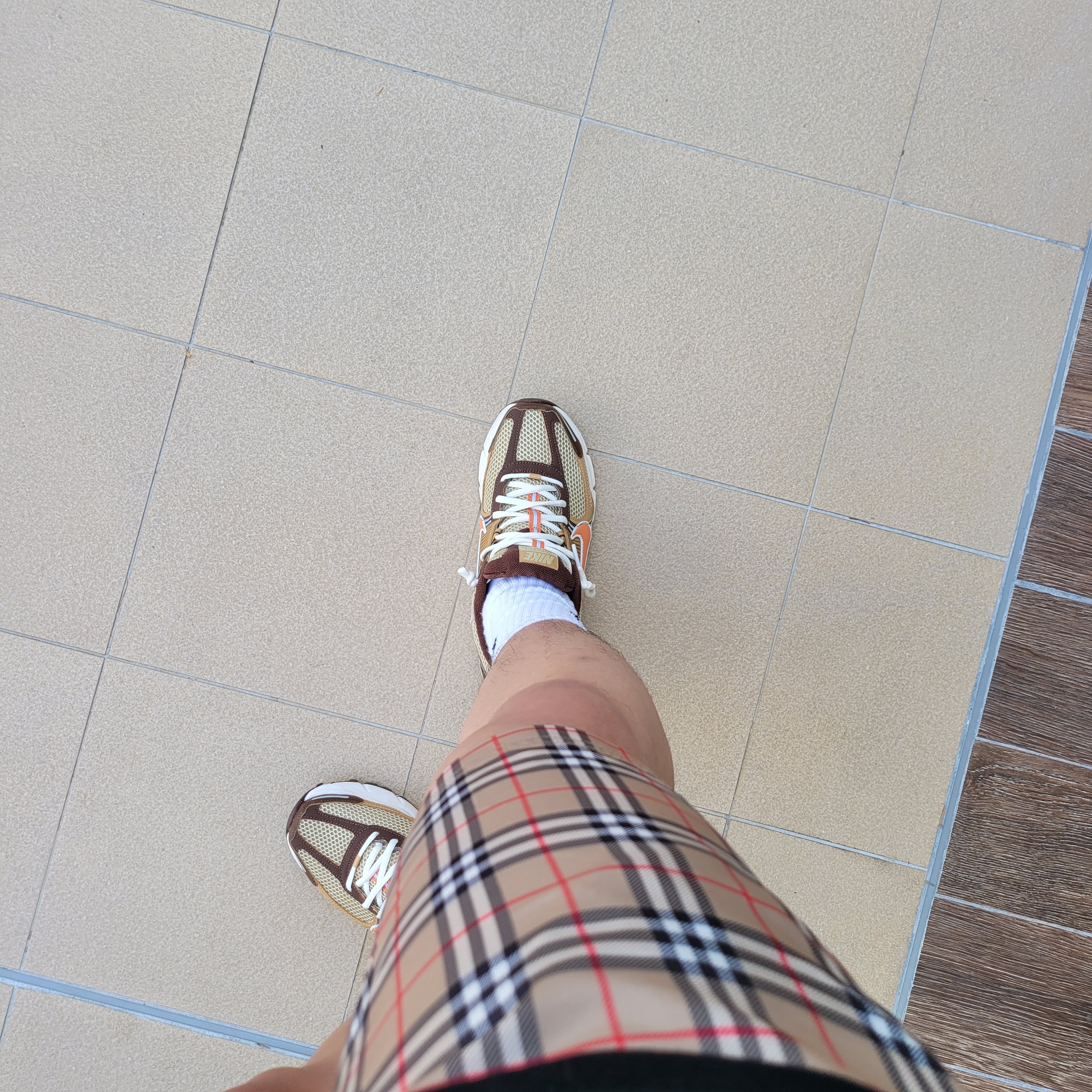 Nike Zoom Vomero 5 Wheat Grass and Cacao Wow 착용 스타일