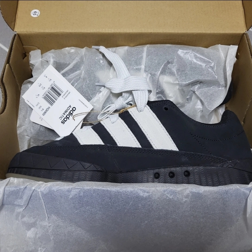 Adidas Adimatic Core Black Crystal White 착용 스타일