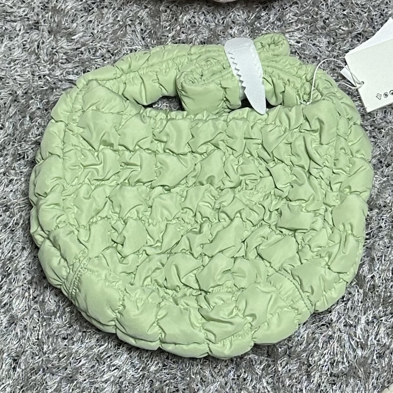 COS Quilted Mini Bag Green 착용 스타일