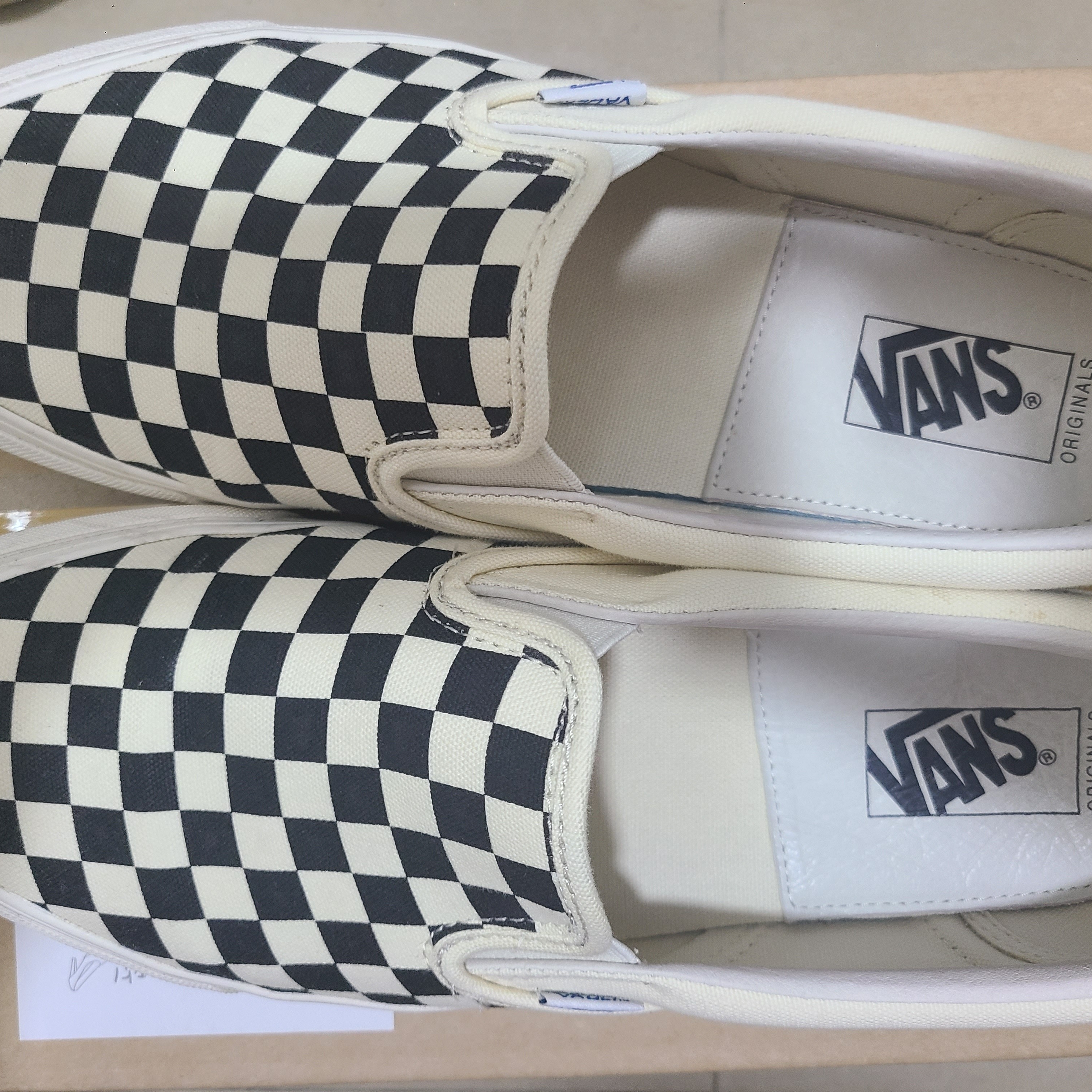 Vans Vault OG Classic Slip-On LX Checkerboard 착용 스타일